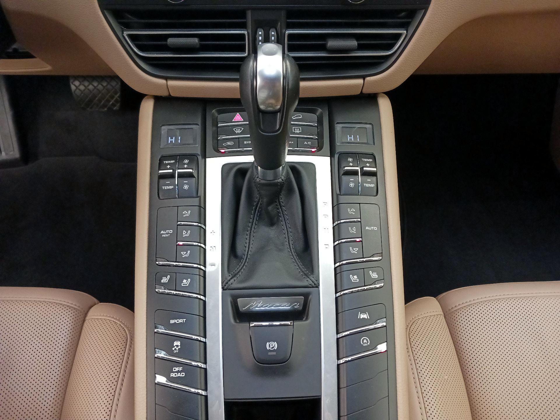 Thumbnail: 2021 Porsche Macan - 18