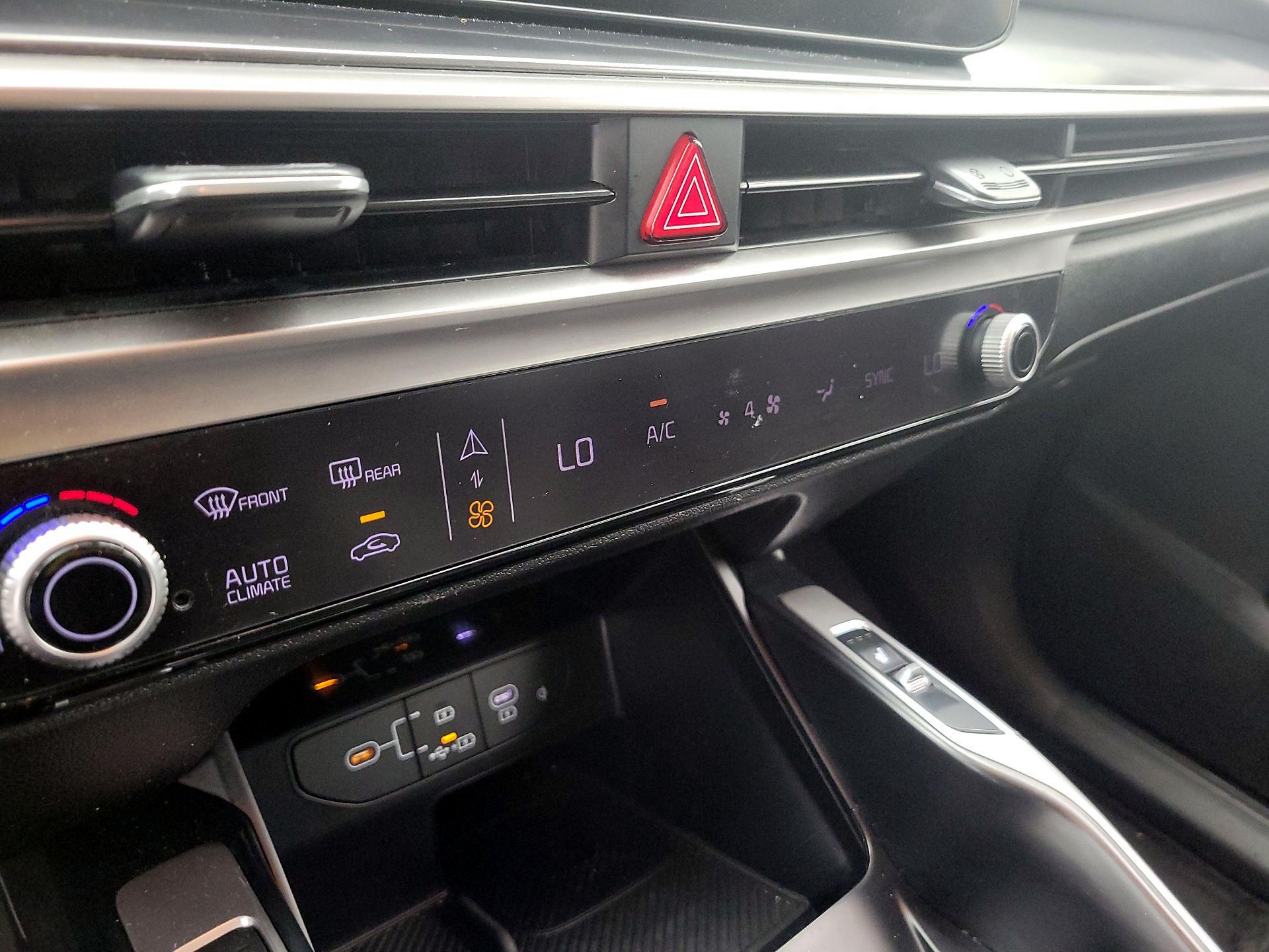 Thumbnail: 2024 Kia Sorento - 17