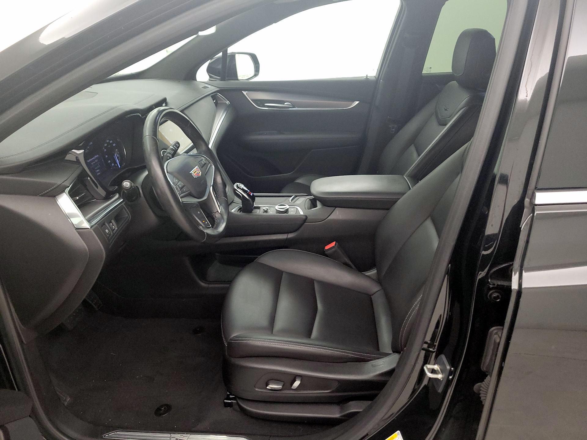 Thumbnail: 2023 Cadillac XT5 - 11