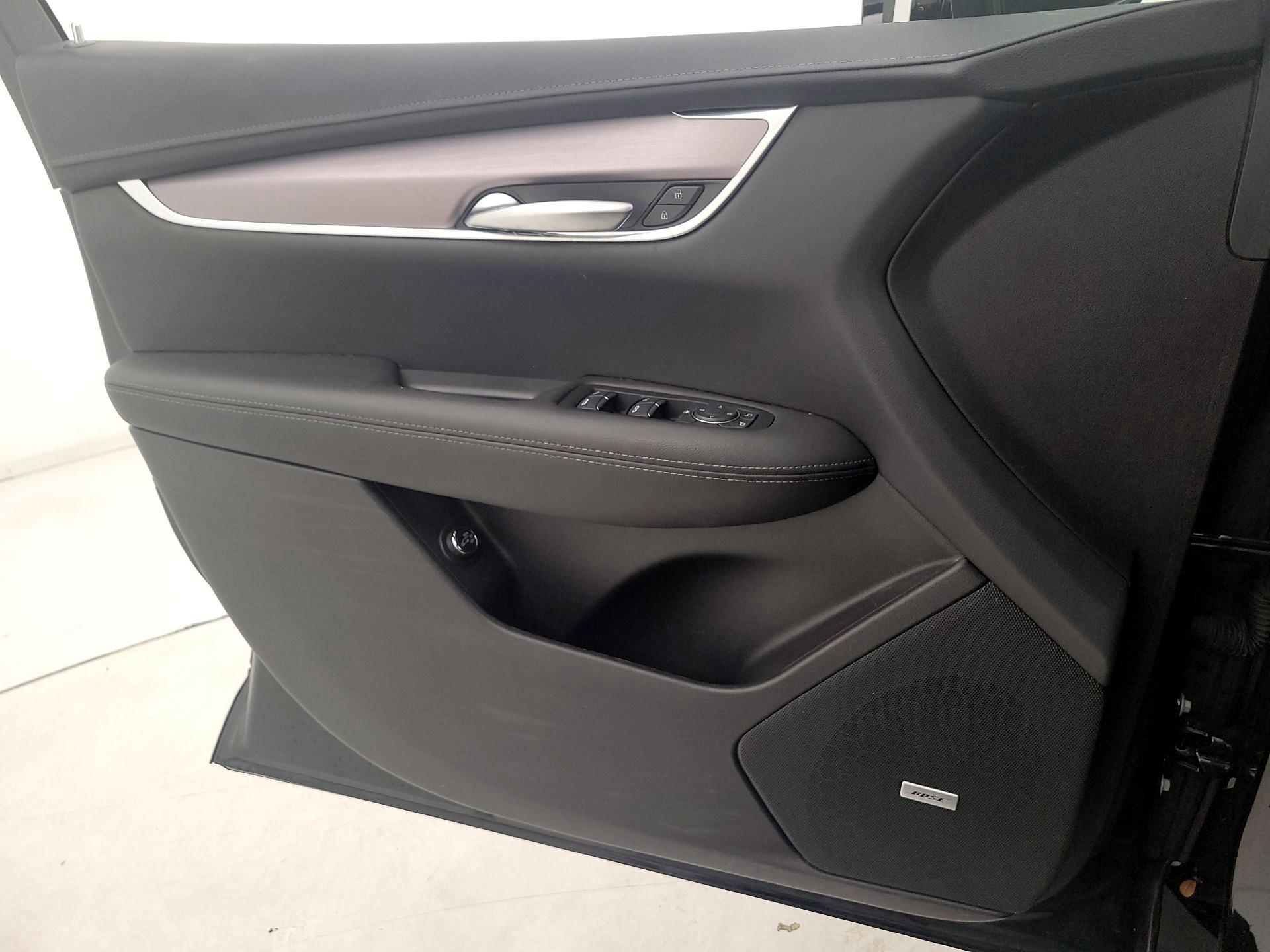 Thumbnail: 2023 Cadillac XT5 - 12