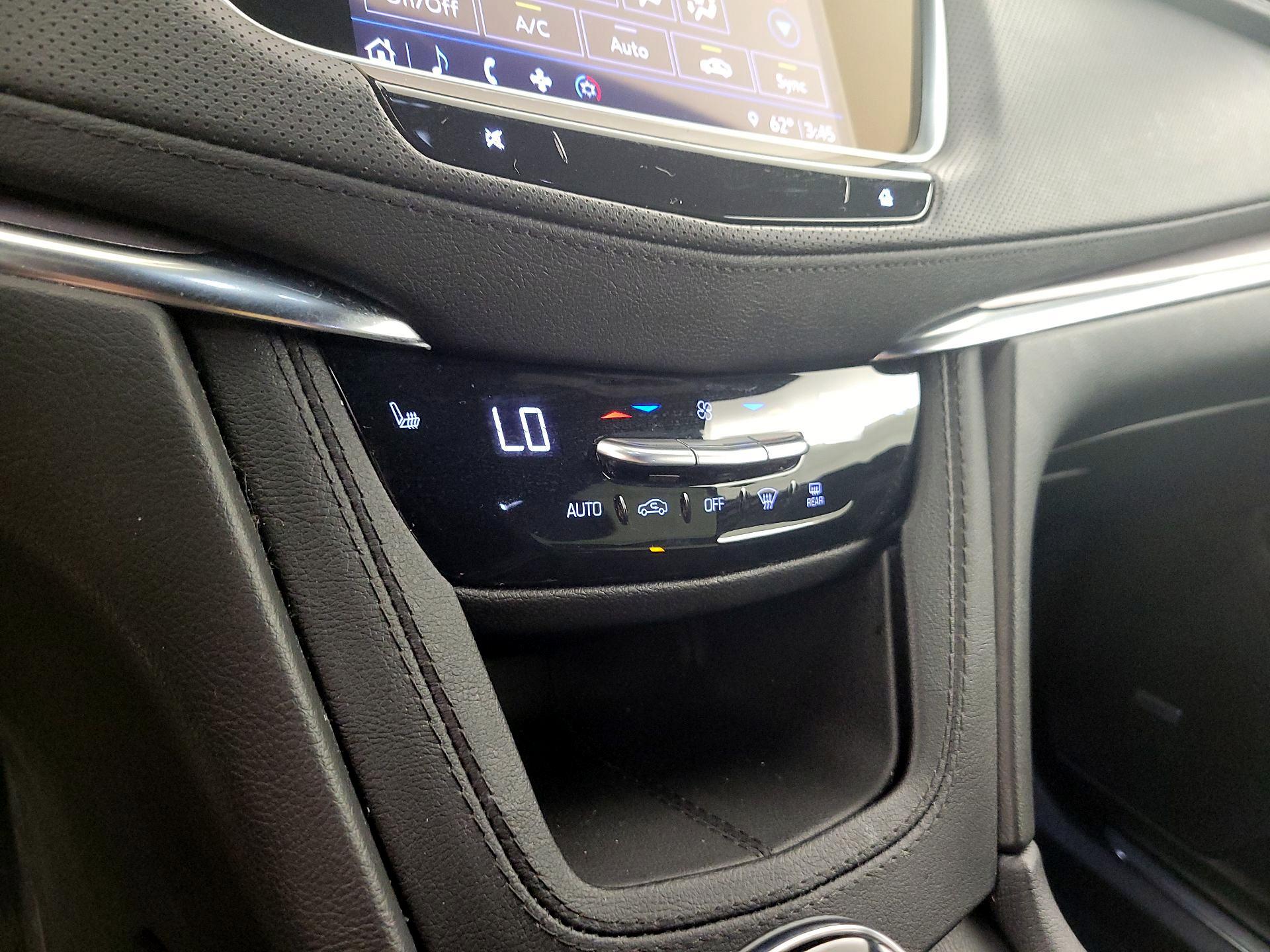 Thumbnail: 2023 Cadillac XT5 - 16