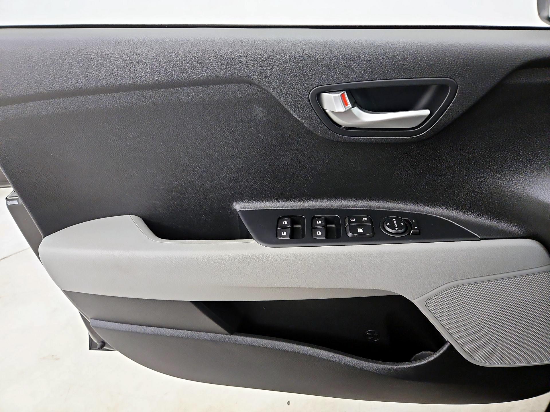 Thumbnail: 2022 Kia Rio5 - 12