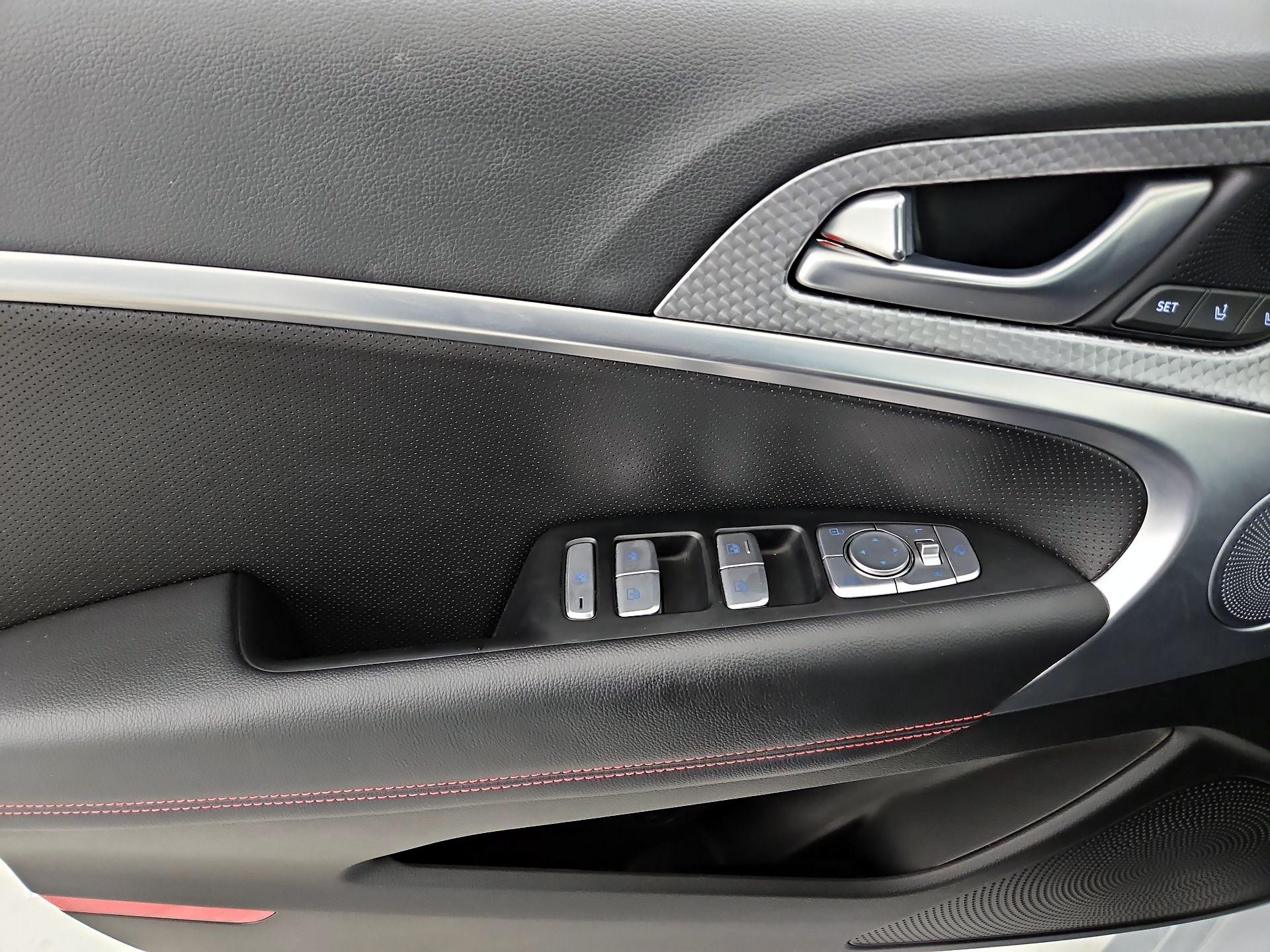 Thumbnail: 2023 Genesis G70 - 12