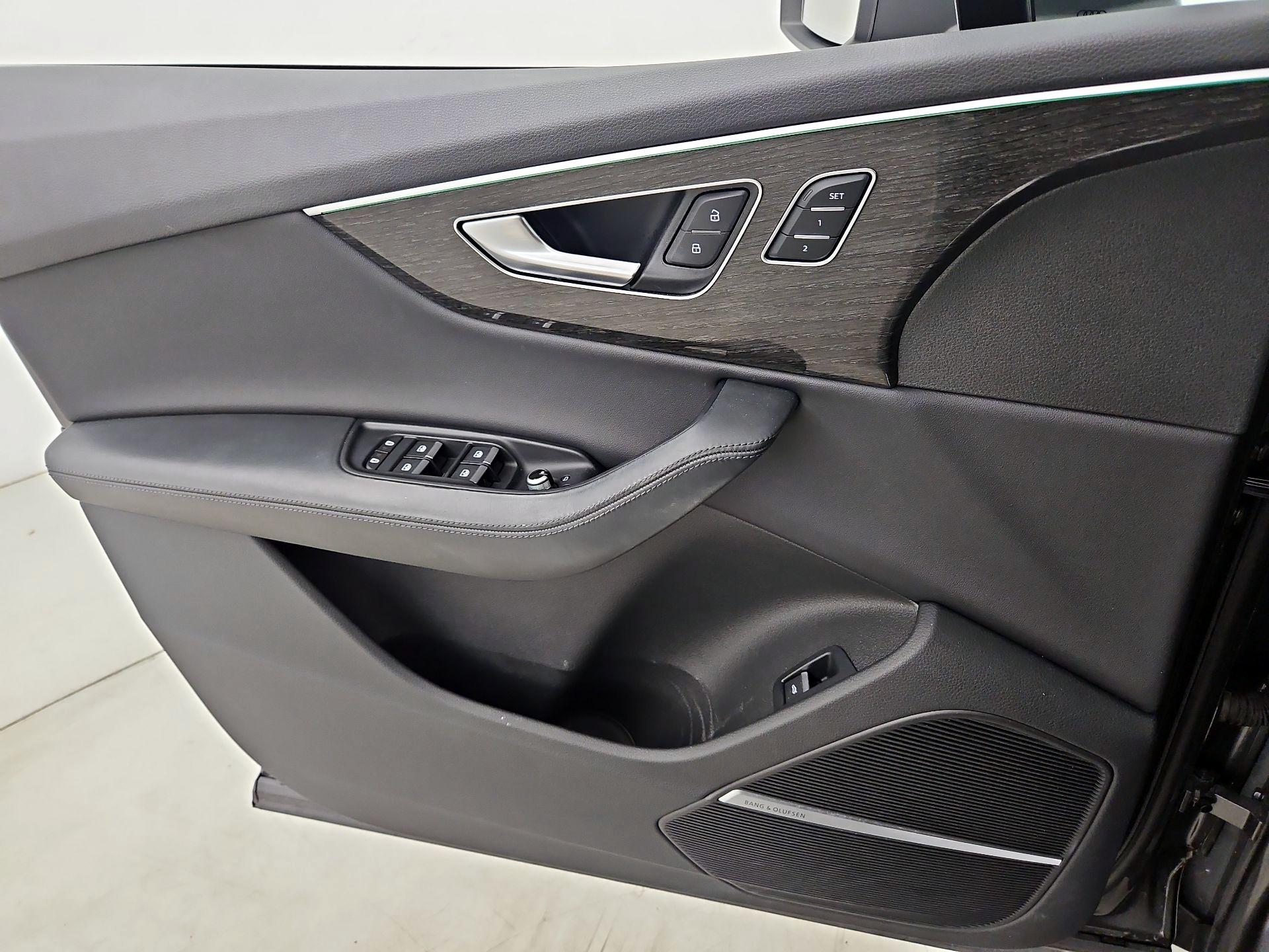 Thumbnail: 2022 Audi Q7 - 12