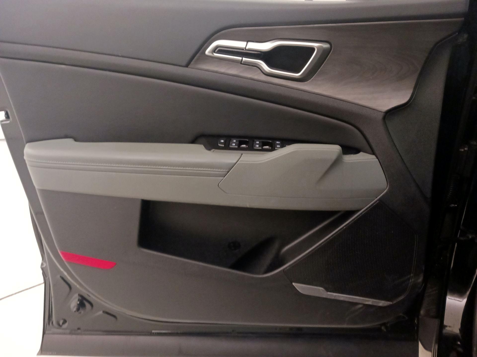 Thumbnail: 2023 Kia Sportage - 12