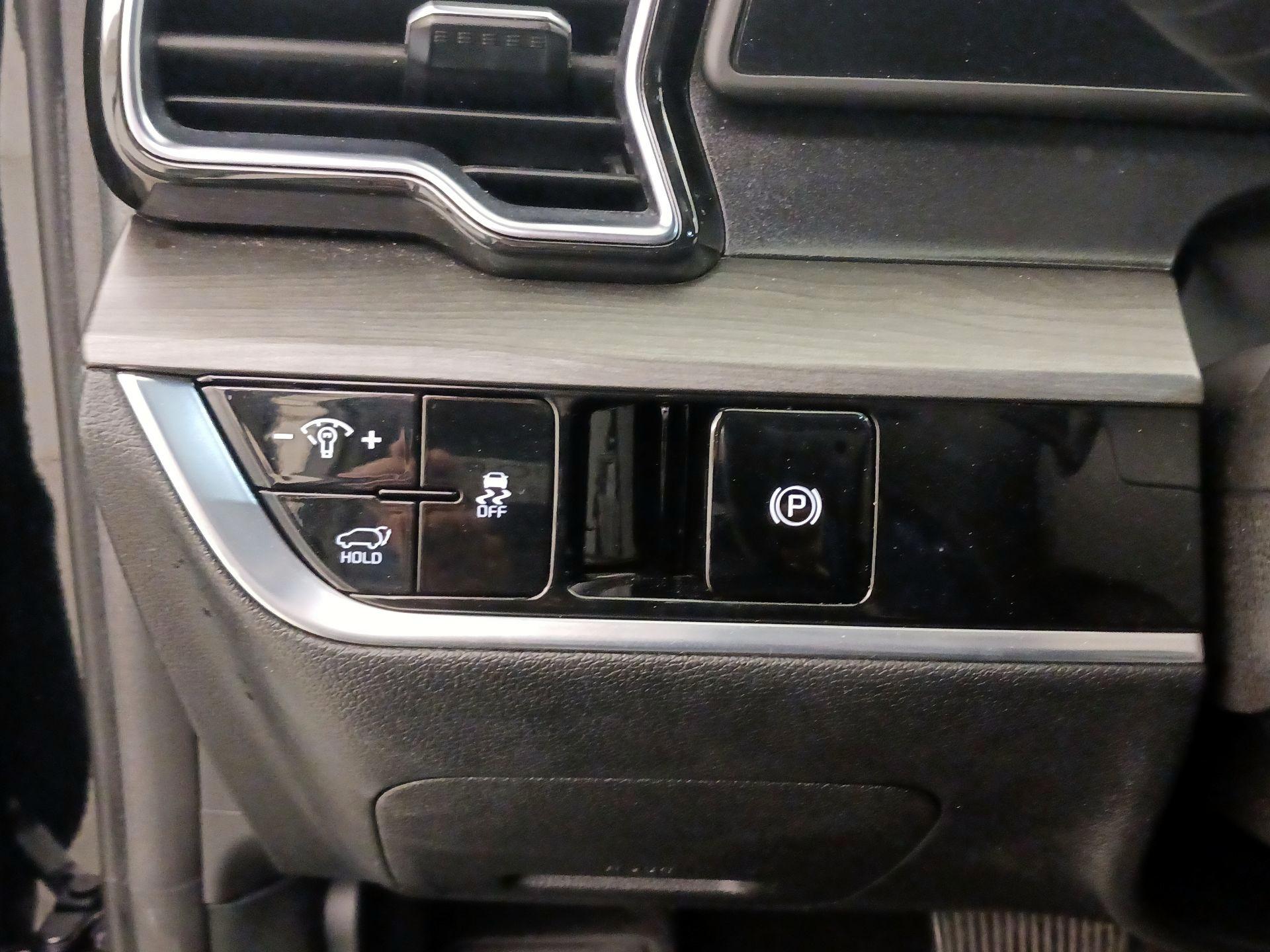 Thumbnail: 2023 Kia Sportage - 13