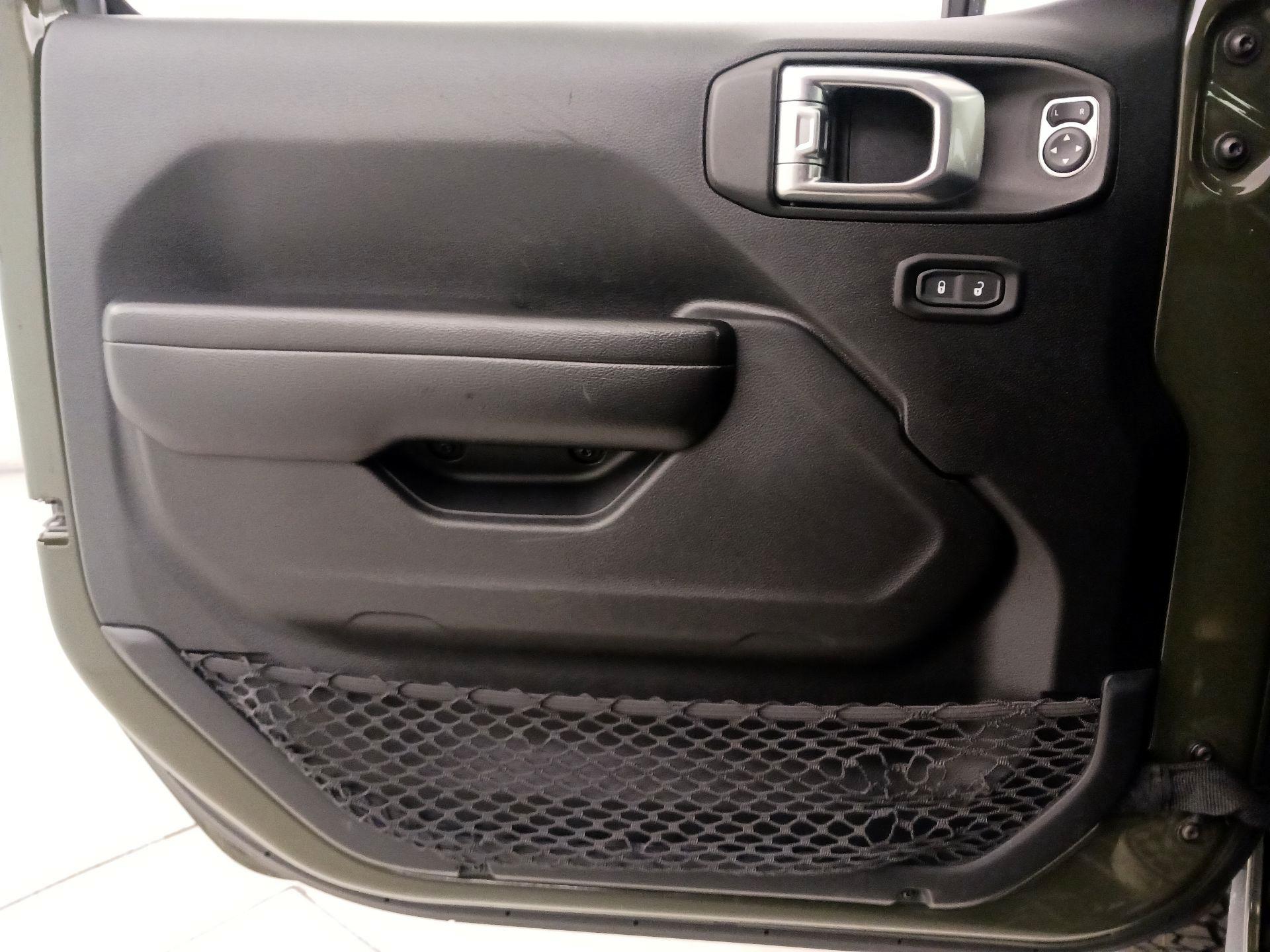 Thumbnail: 2021 Jeep Gladiator - 12