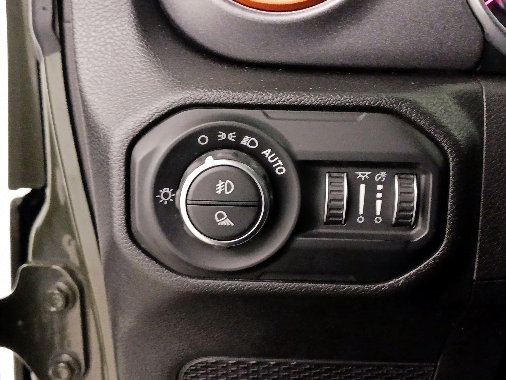 Thumbnail: 2021 Jeep Gladiator - 13