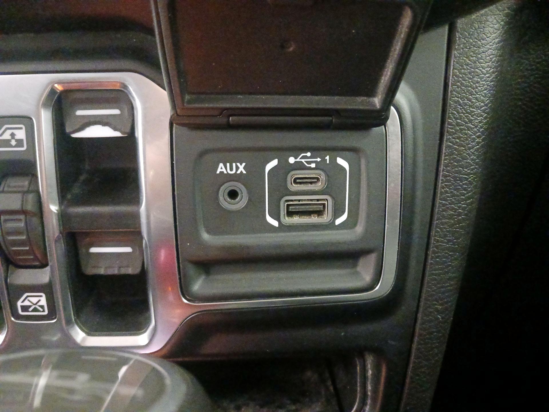 Thumbnail: 2021 Jeep Gladiator - 19