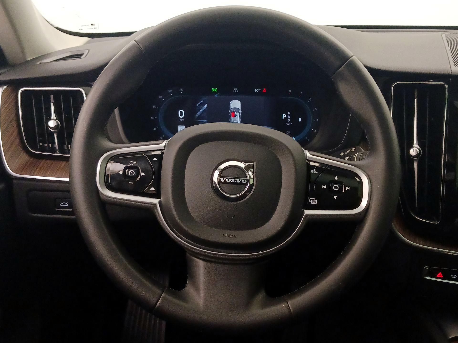 Thumbnail: 2023 Volvo XC60 - 10