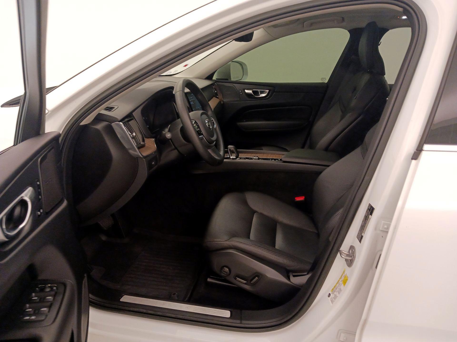 Thumbnail: 2023 Volvo XC60 - 11