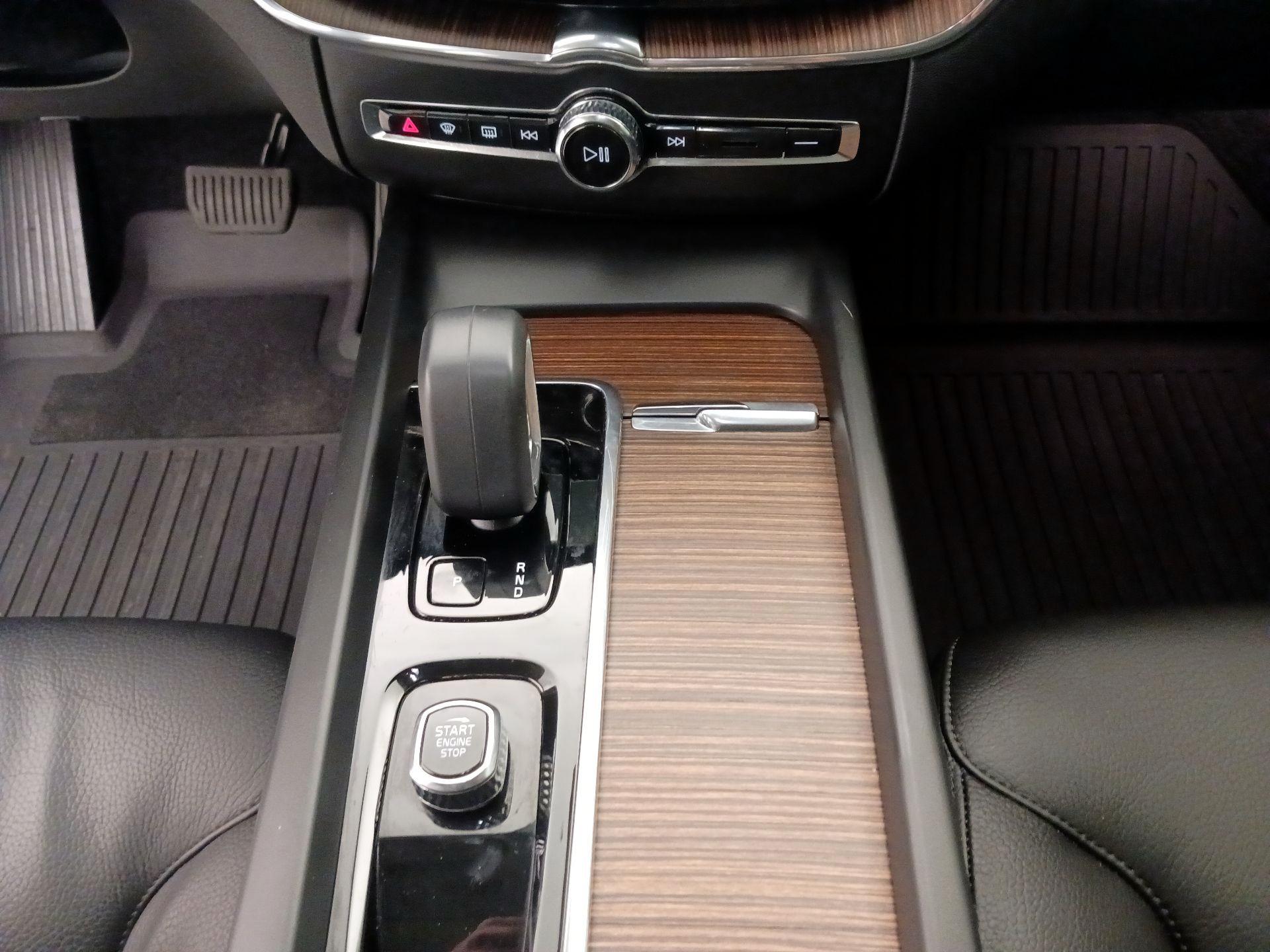 Thumbnail: 2023 Volvo XC60 - 18