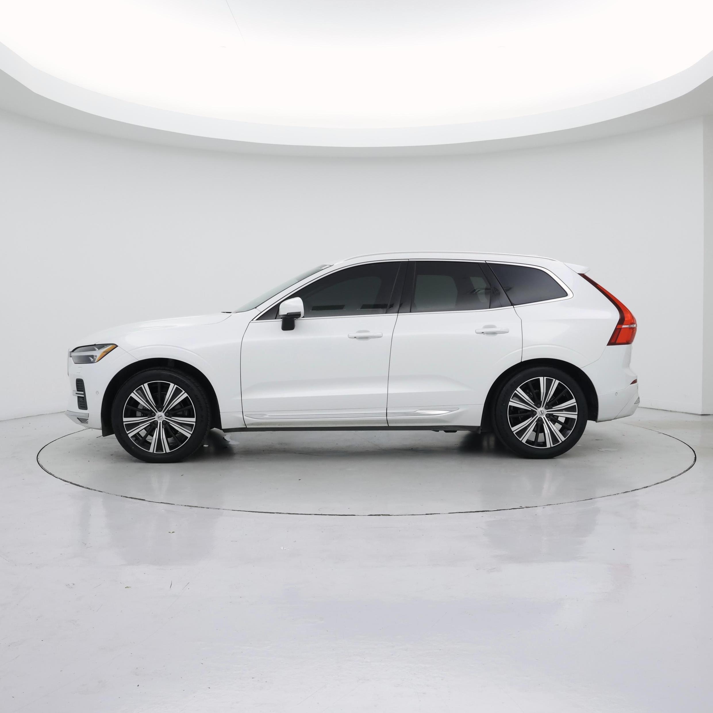 Thumbnail: 2023 Volvo XC60 - 3