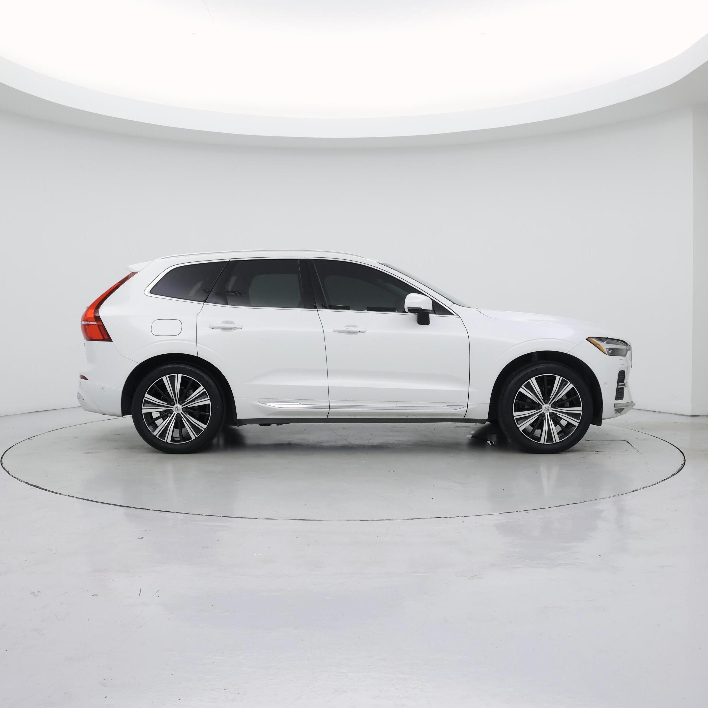 Thumbnail: 2023 Volvo XC60 - 7