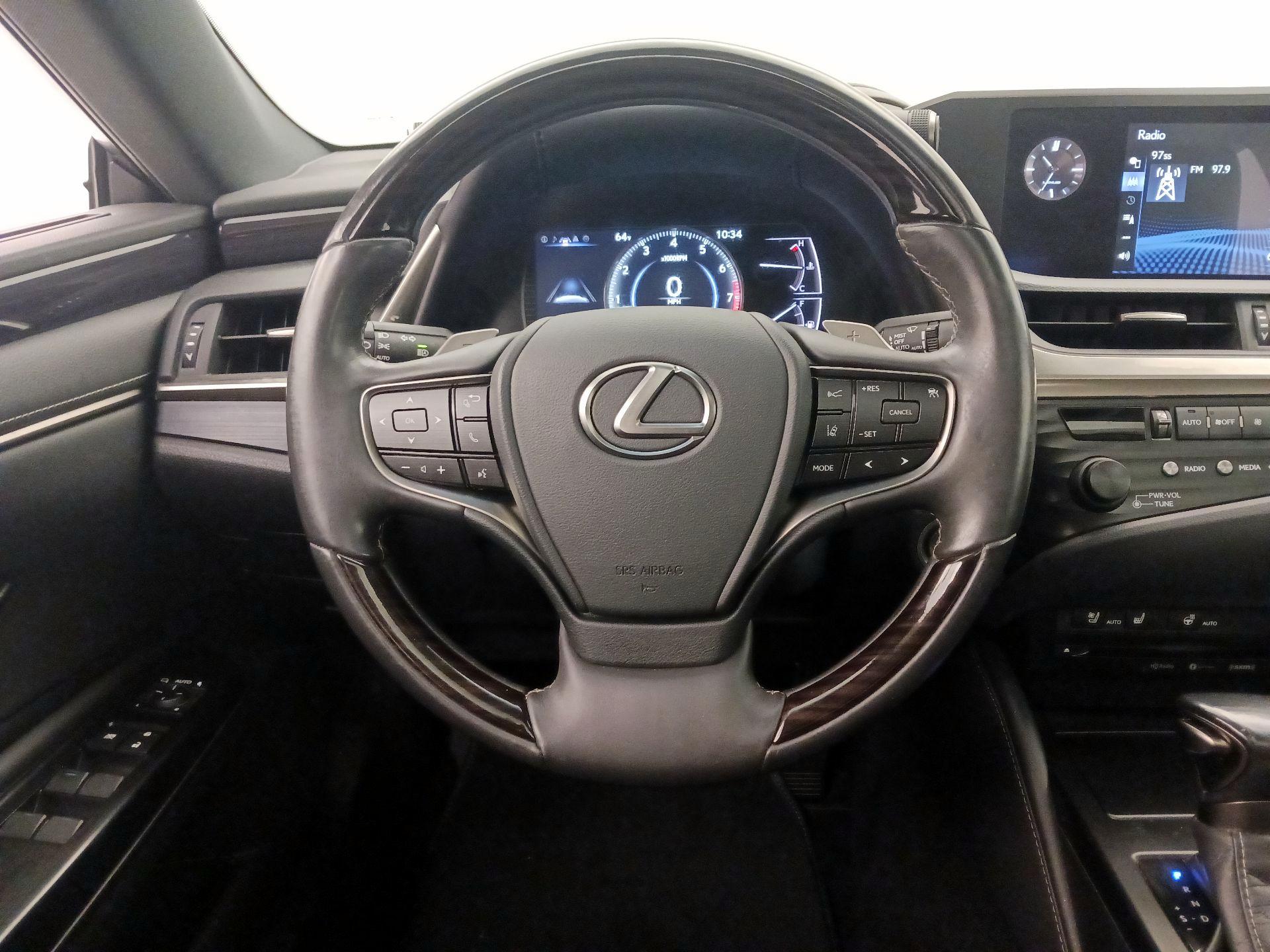 Thumbnail: 2020 Lexus ES - 10