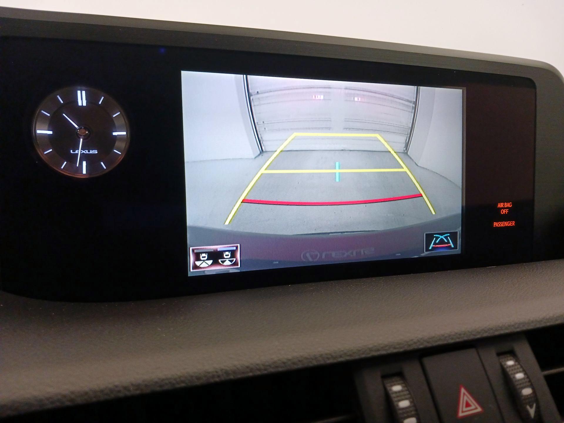 Thumbnail: 2020 Lexus ES - 13