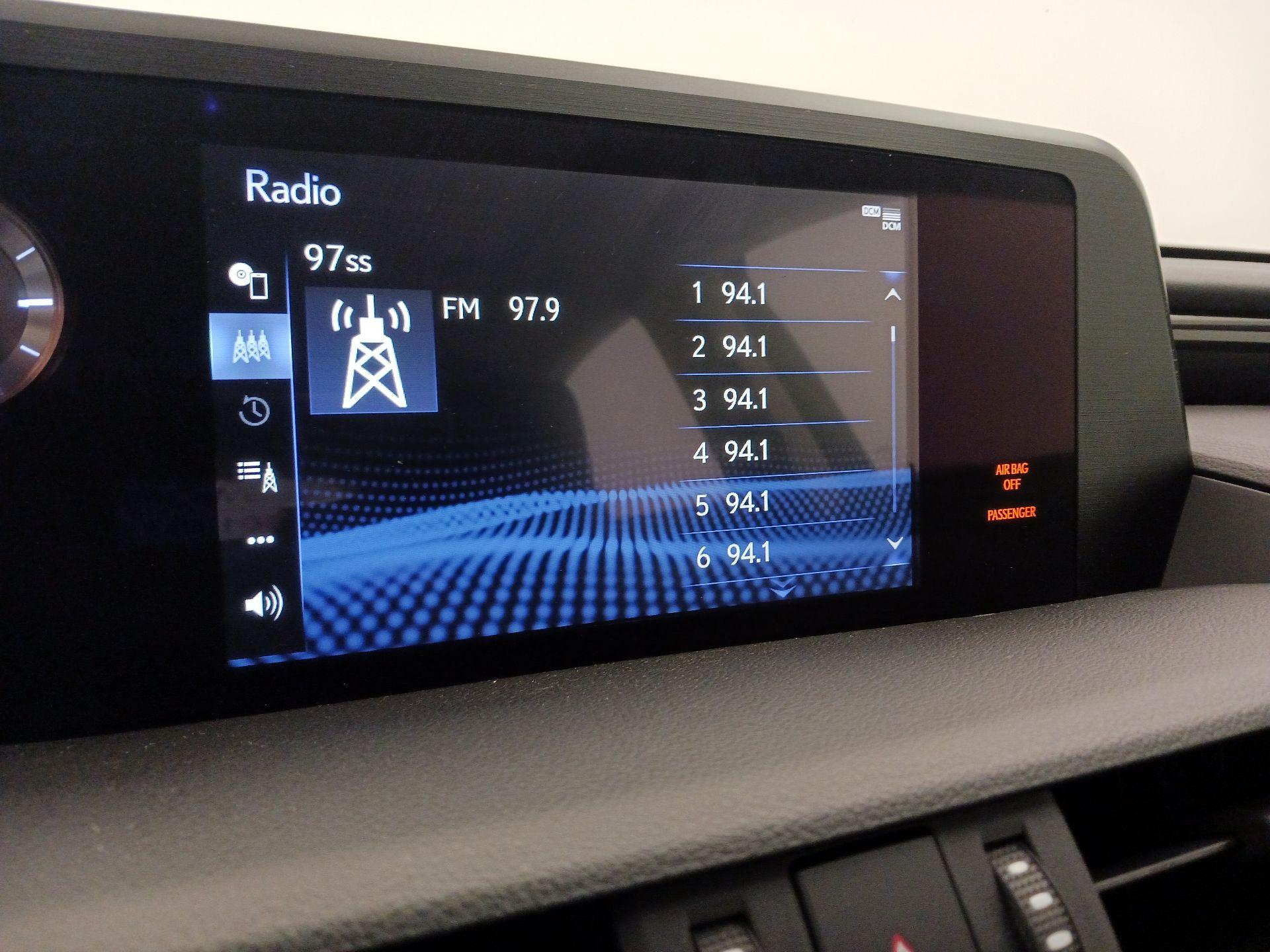 Thumbnail: 2020 Lexus ES - 14