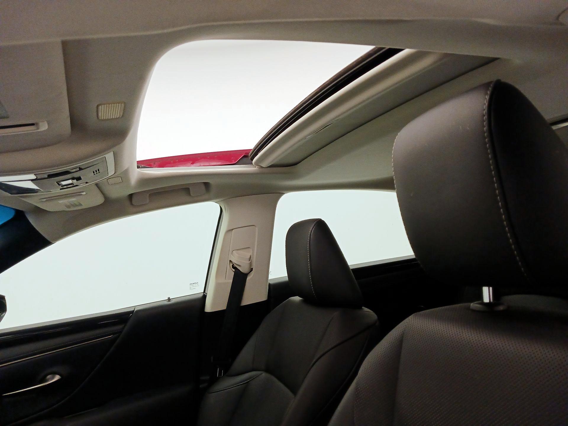 Thumbnail: 2020 Lexus ES - 18