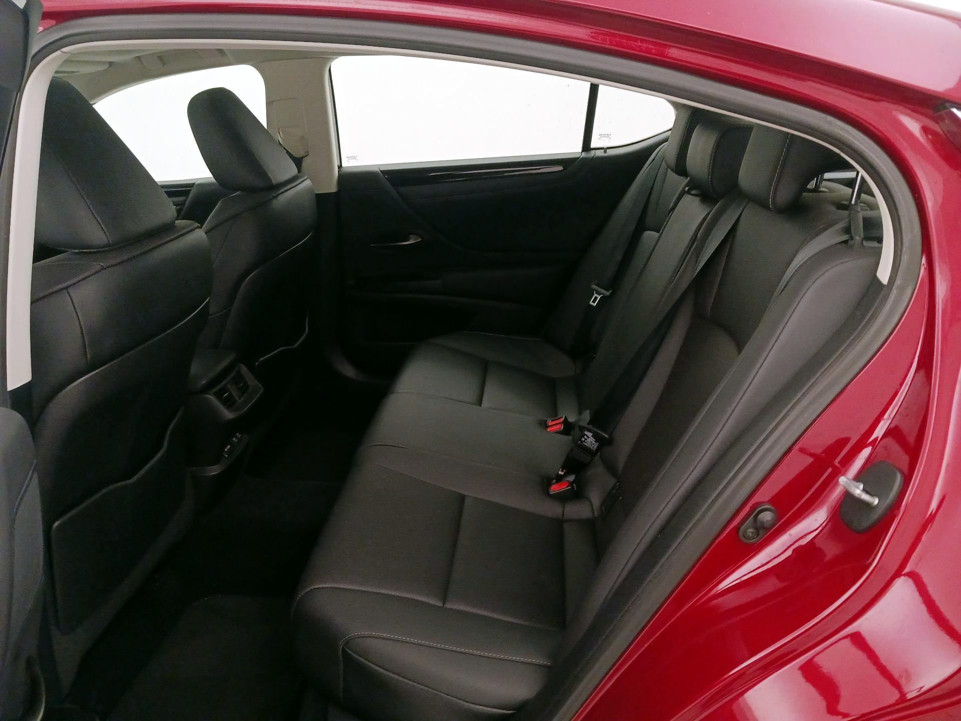 Thumbnail: 2020 Lexus ES - 19