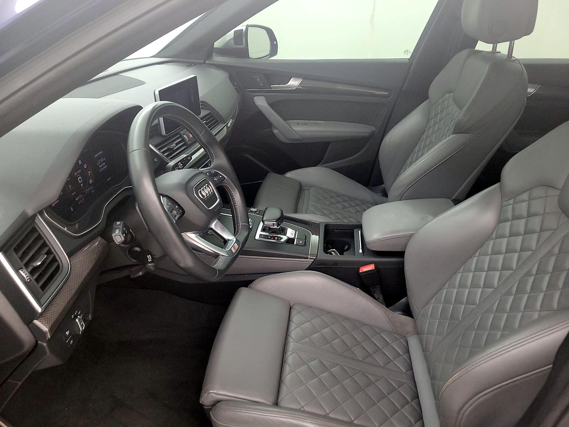 Thumbnail: 2020 Audi SQ5 - 11