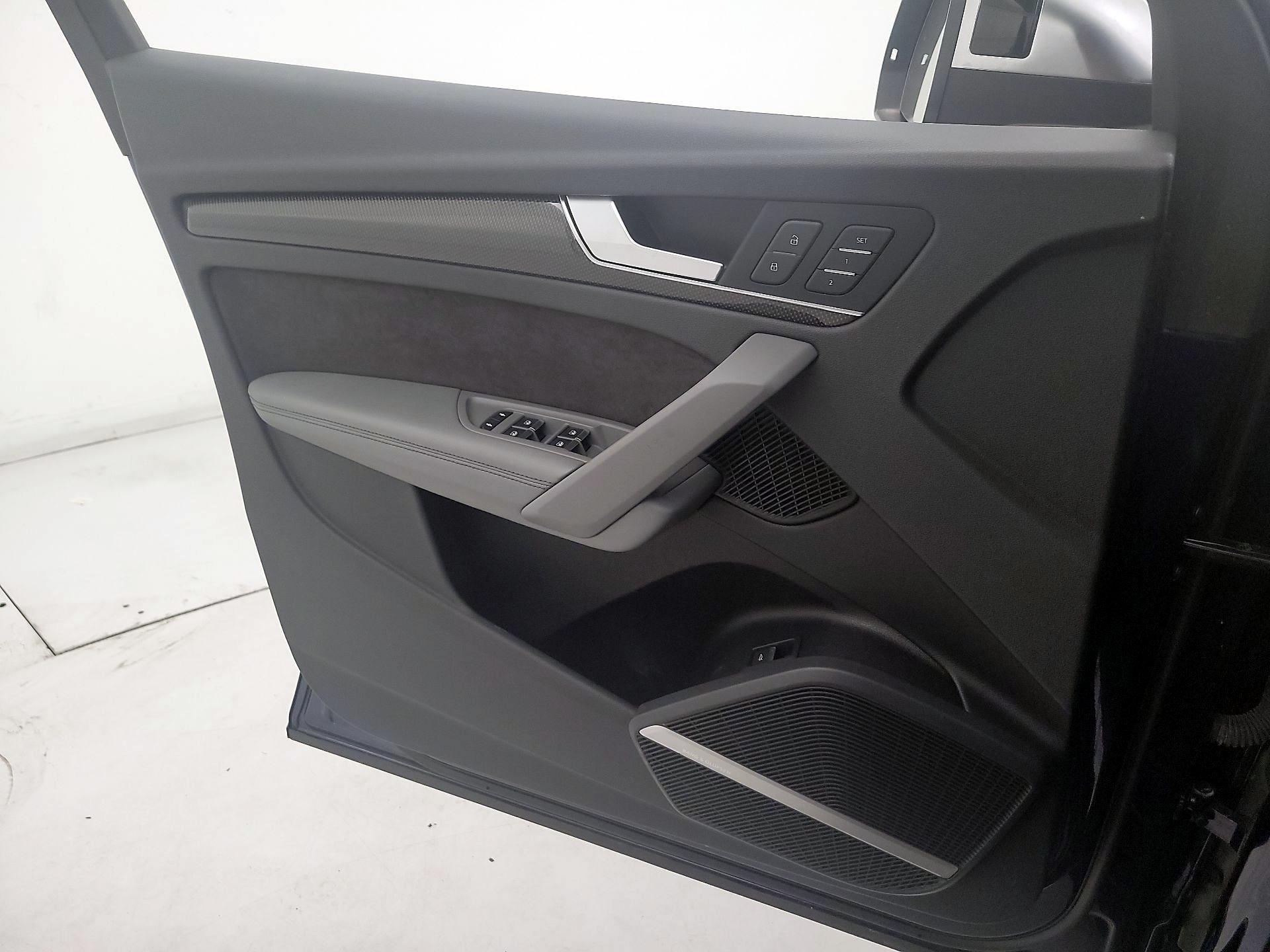 Thumbnail: 2020 Audi SQ5 - 12