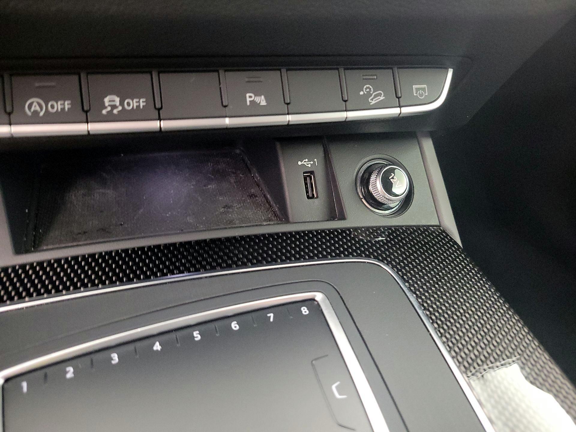 Thumbnail: 2020 Audi SQ5 - 19