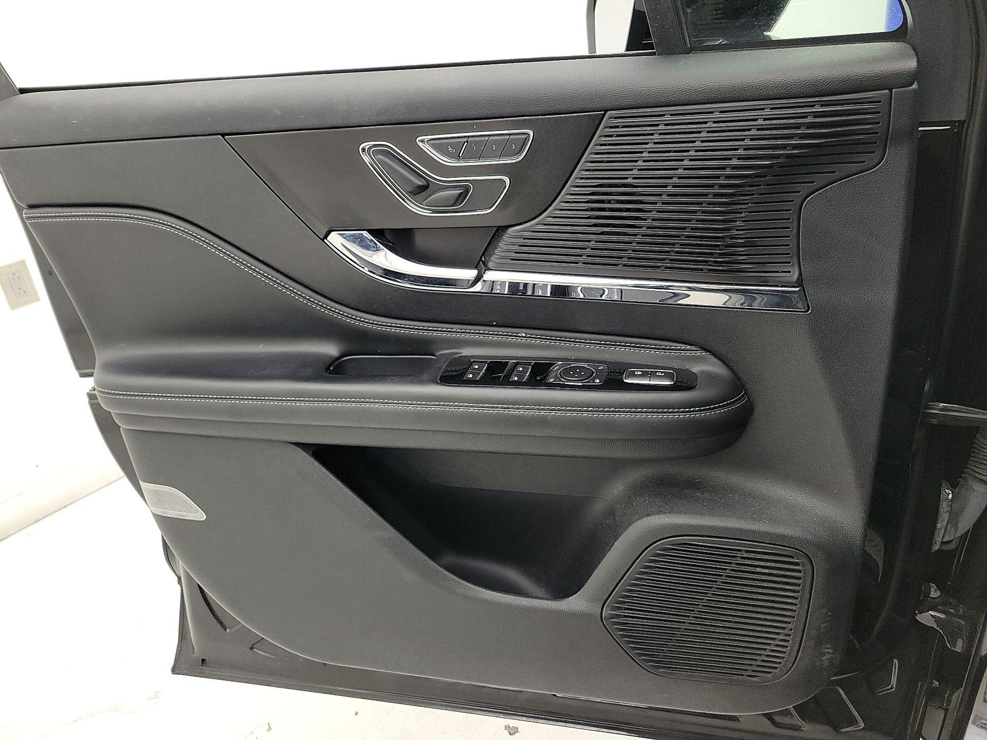 Thumbnail: 2022 Lincoln Corsair - 12