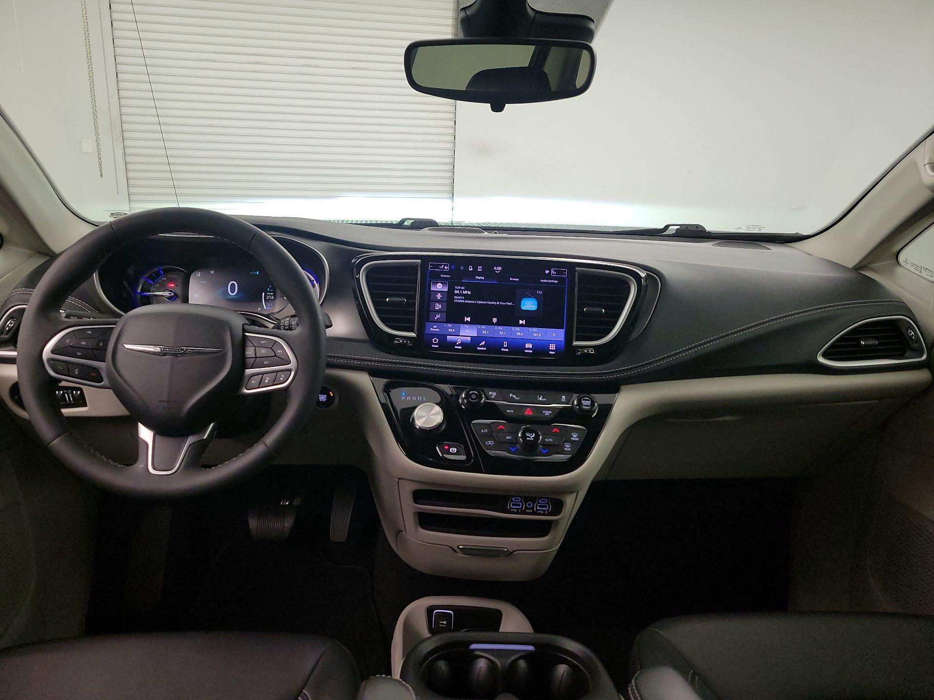 Thumbnail: 2023 Chrysler Pacifica - 9