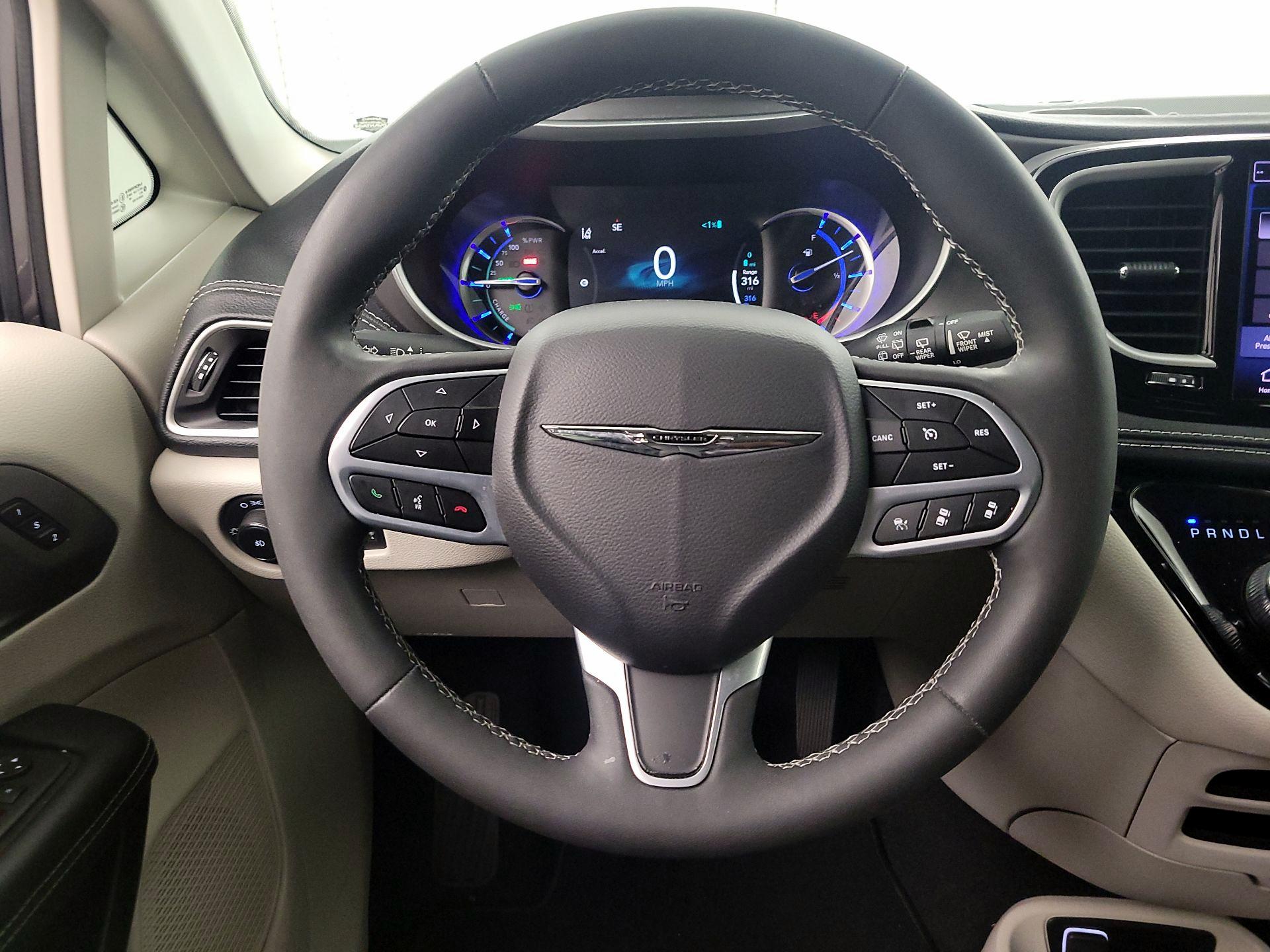 Thumbnail: 2023 Chrysler Pacifica - 10