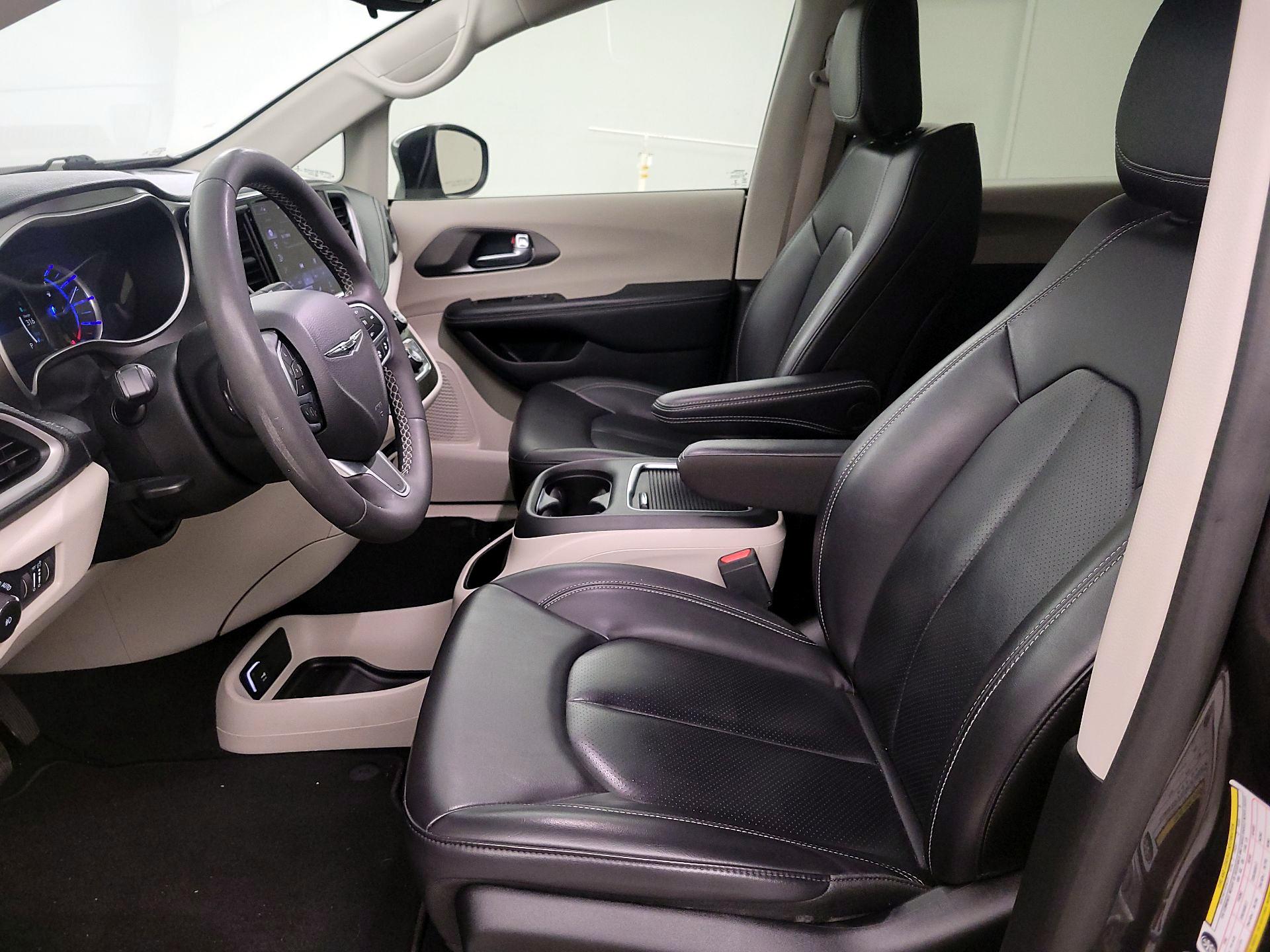 Thumbnail: 2023 Chrysler Pacifica - 11