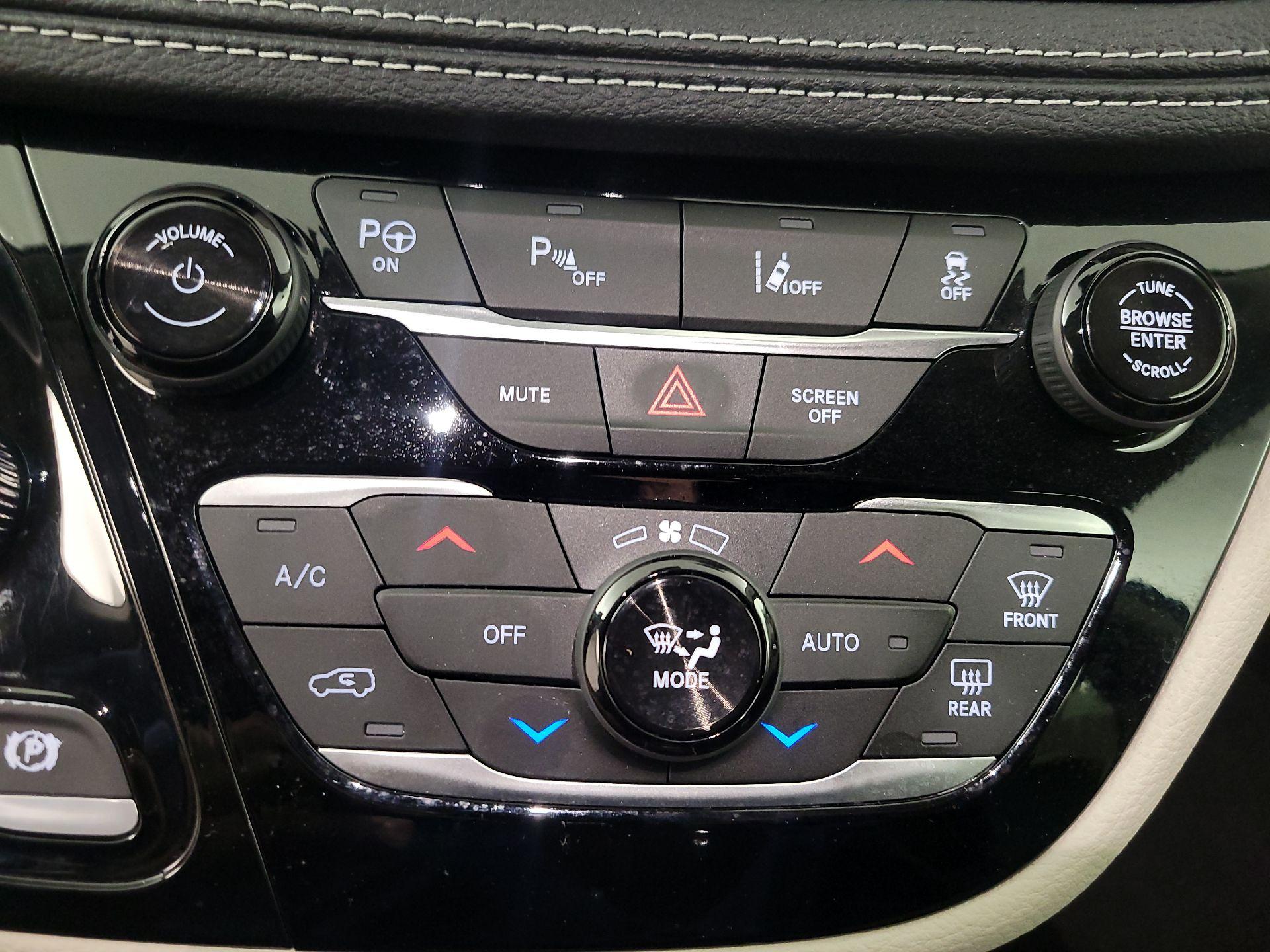 Thumbnail: 2023 Chrysler Pacifica - 16