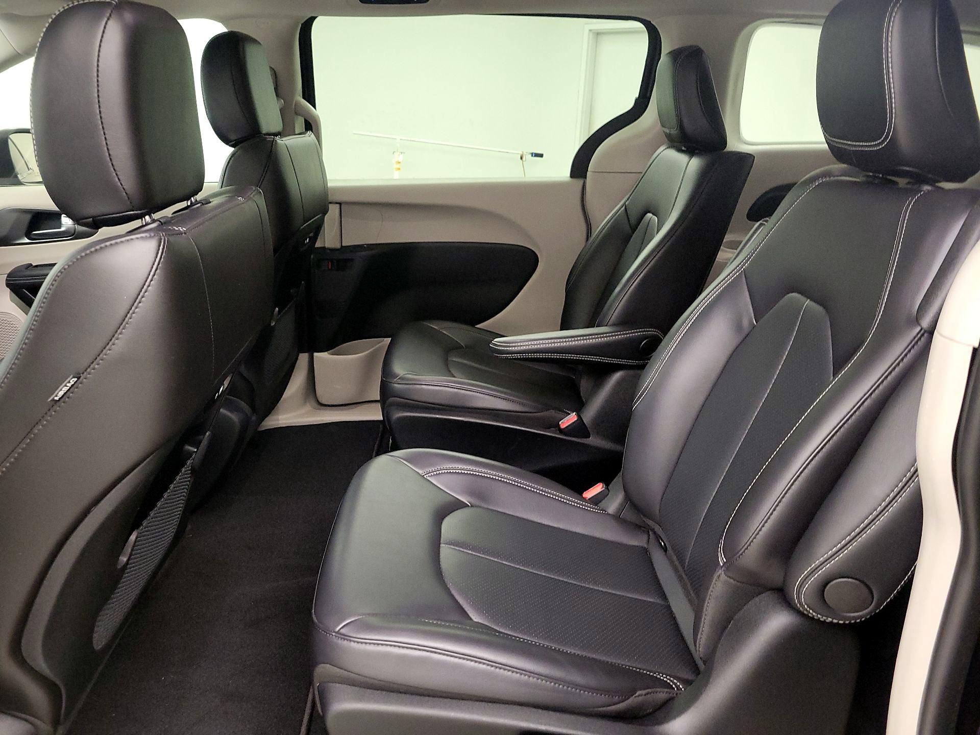 Thumbnail: 2023 Chrysler Pacifica - 19