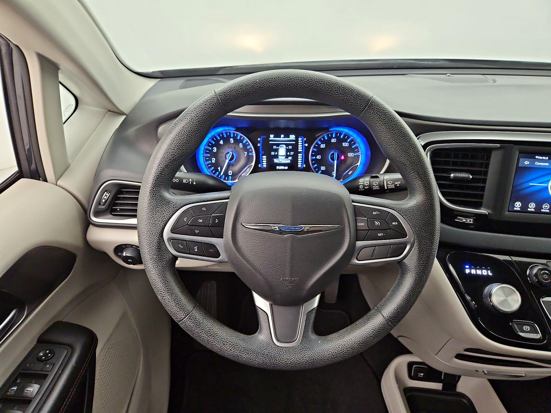 Thumbnail: 2020 Chrysler Pacifica - 10