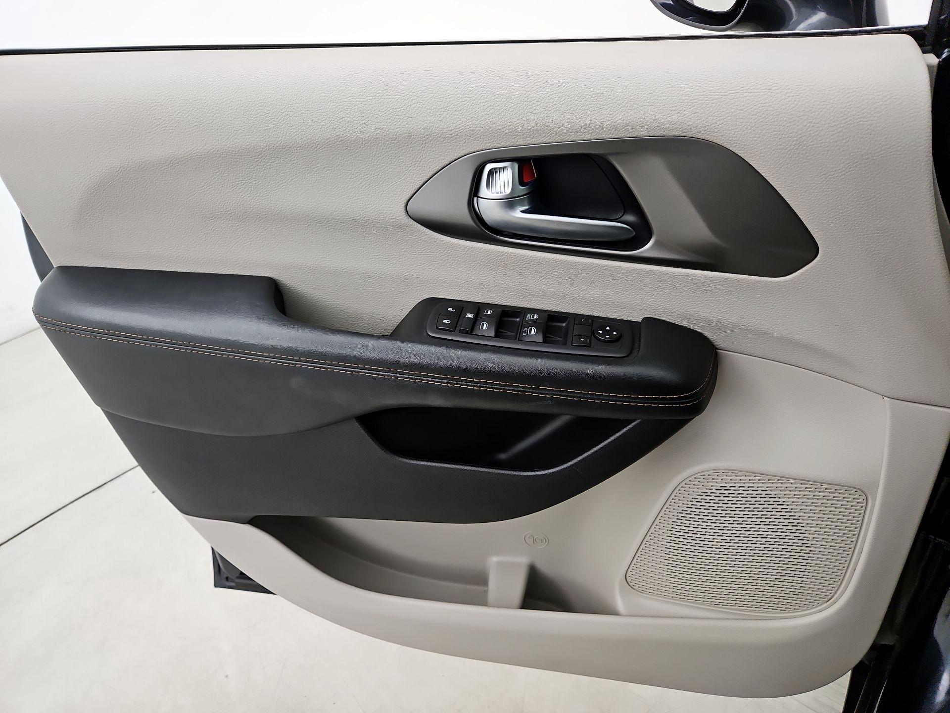 Thumbnail: 2020 Chrysler Pacifica - 12