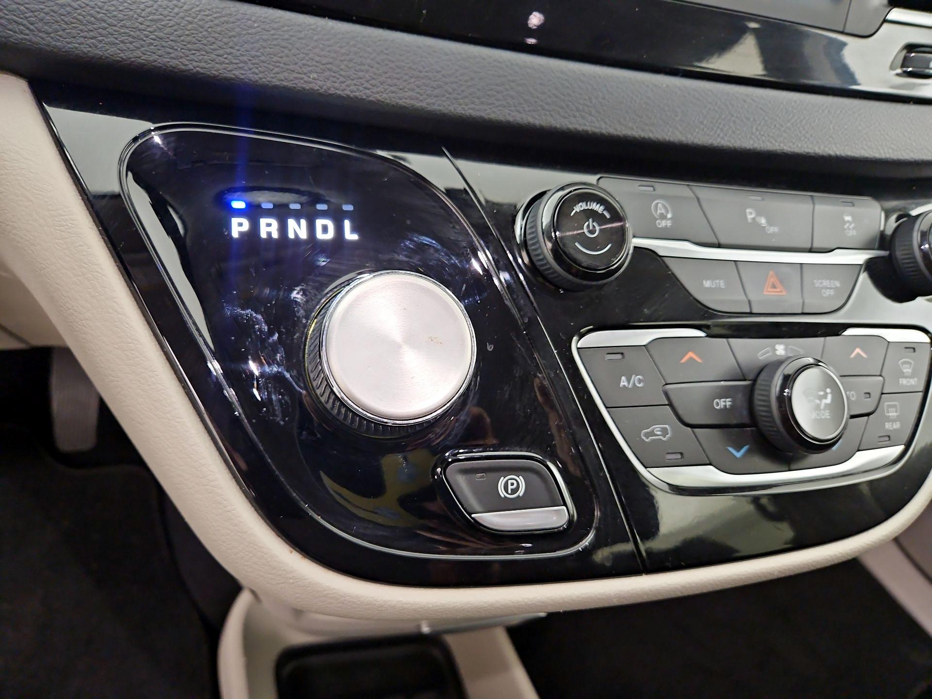 Thumbnail: 2020 Chrysler Pacifica - 18