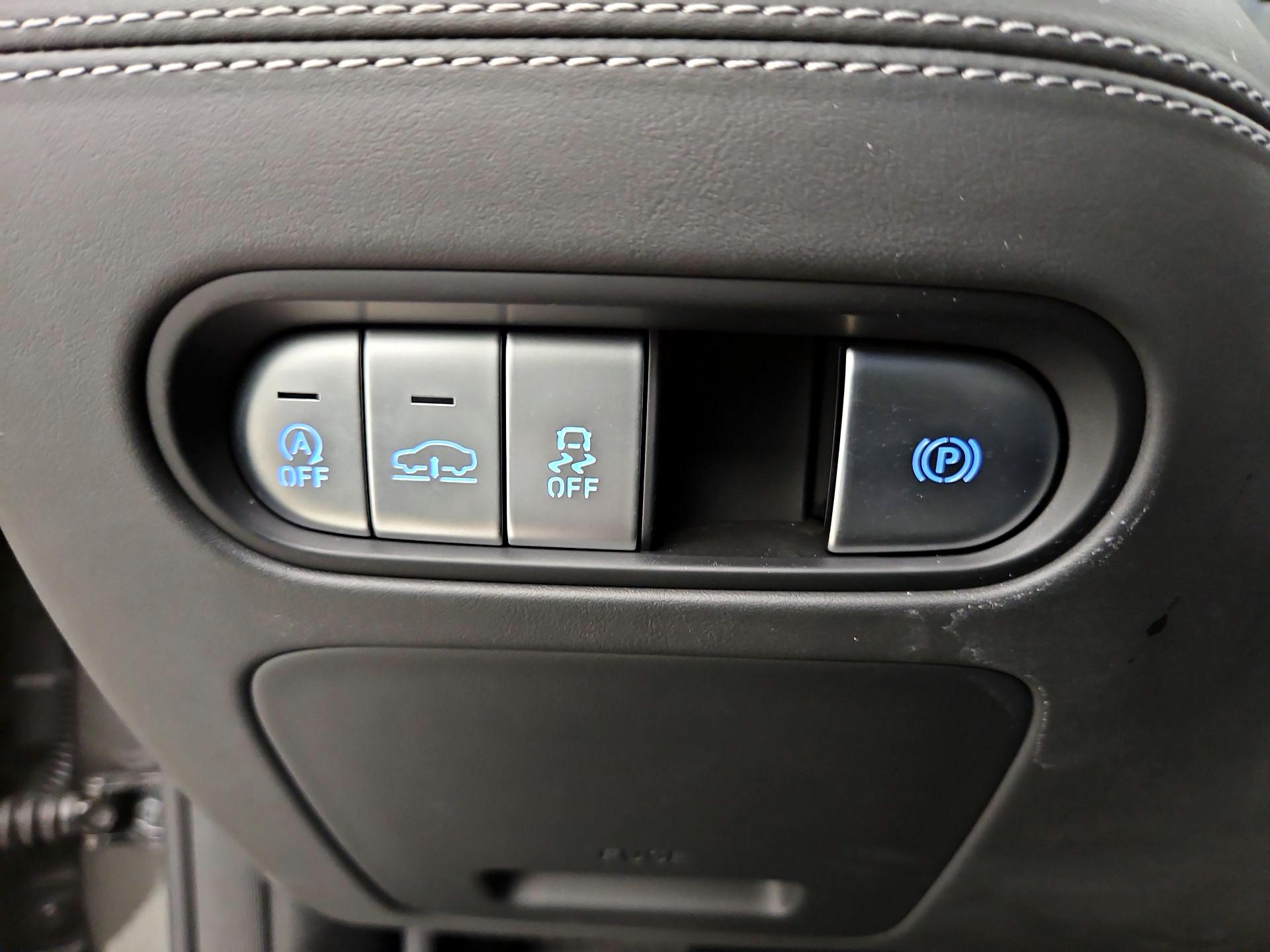 Thumbnail: 2023 Genesis G90 - 13