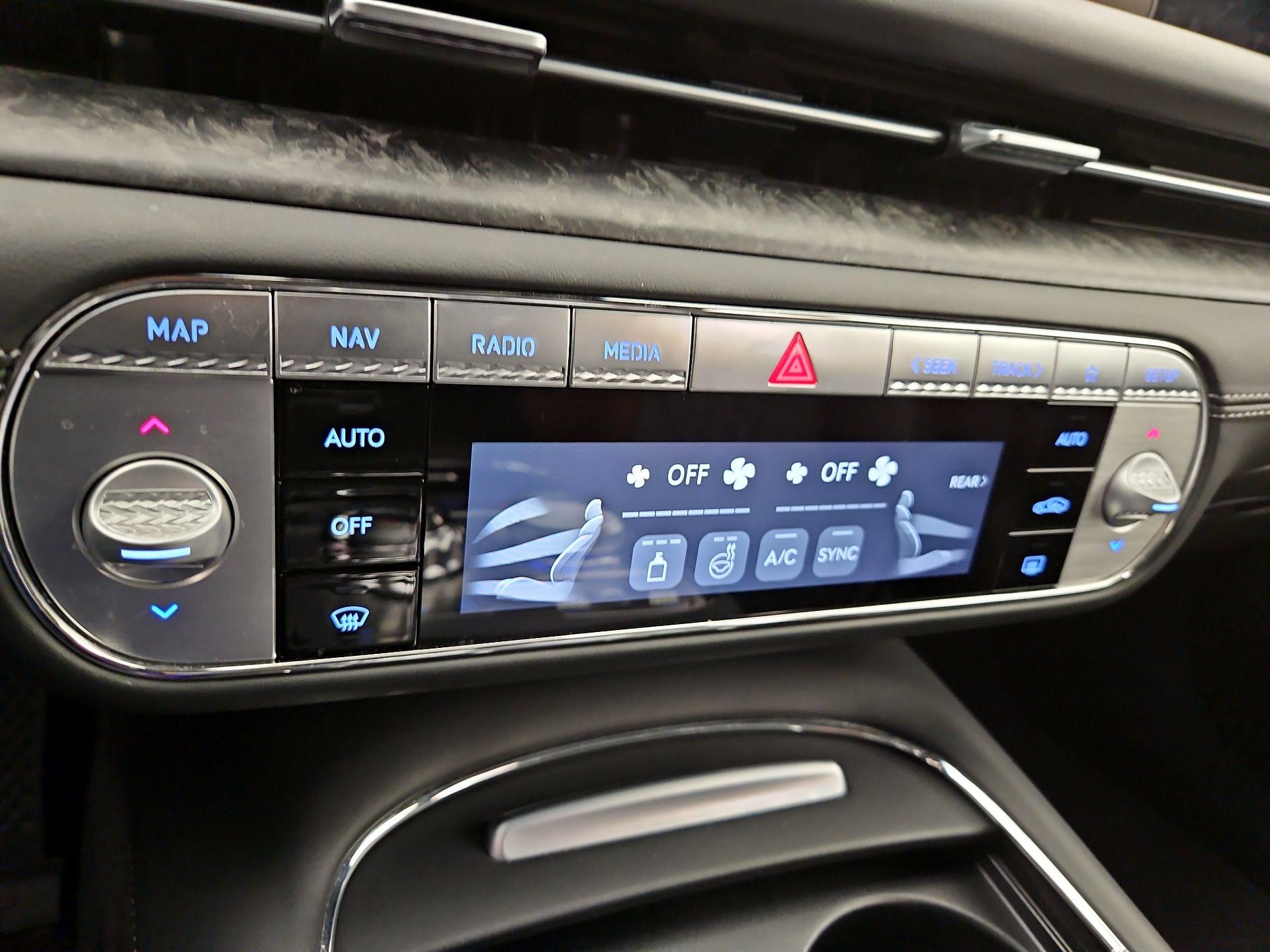 Thumbnail: 2023 Genesis G90 - 17