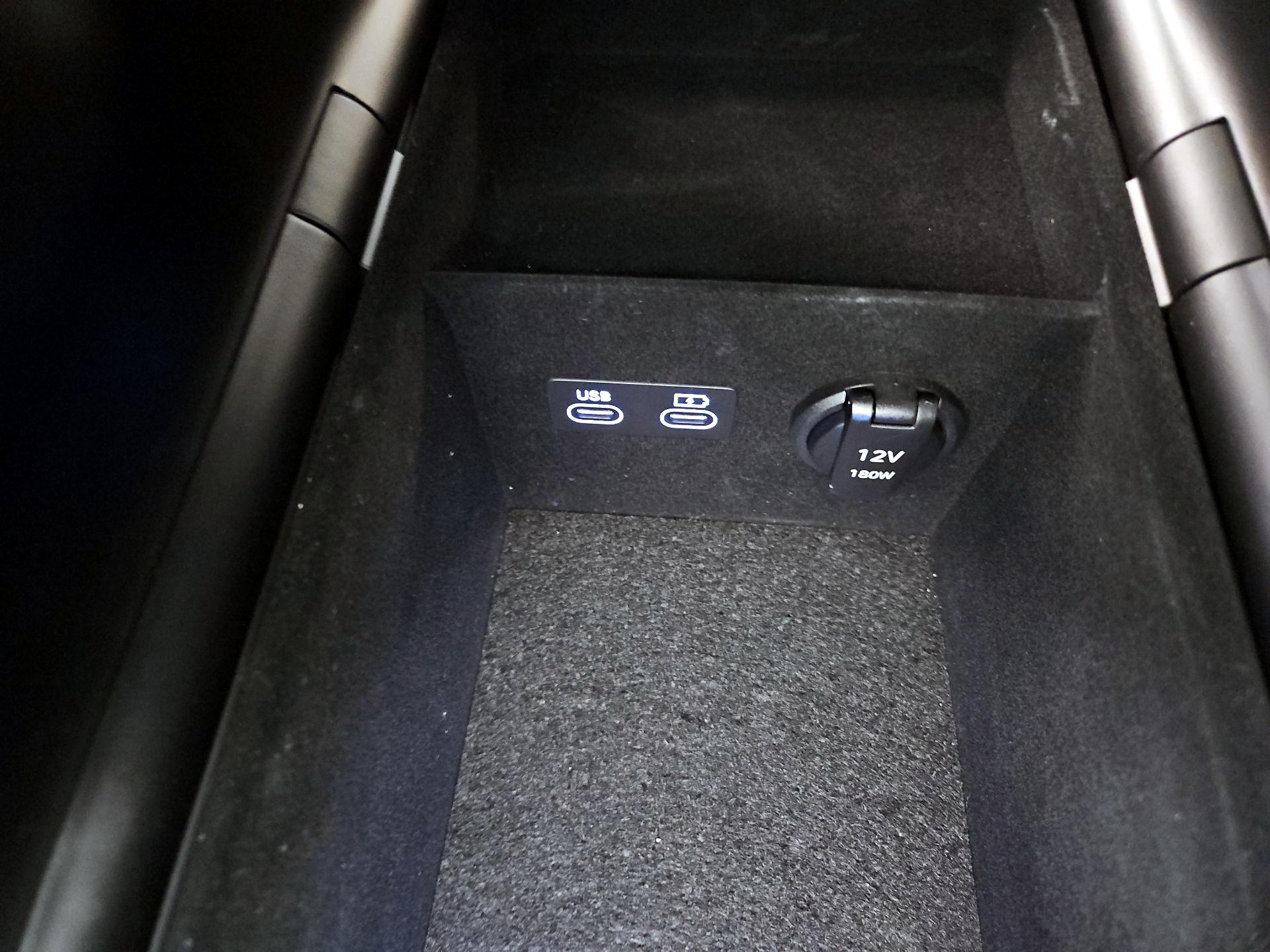 Thumbnail: 2023 Genesis G90 - 19