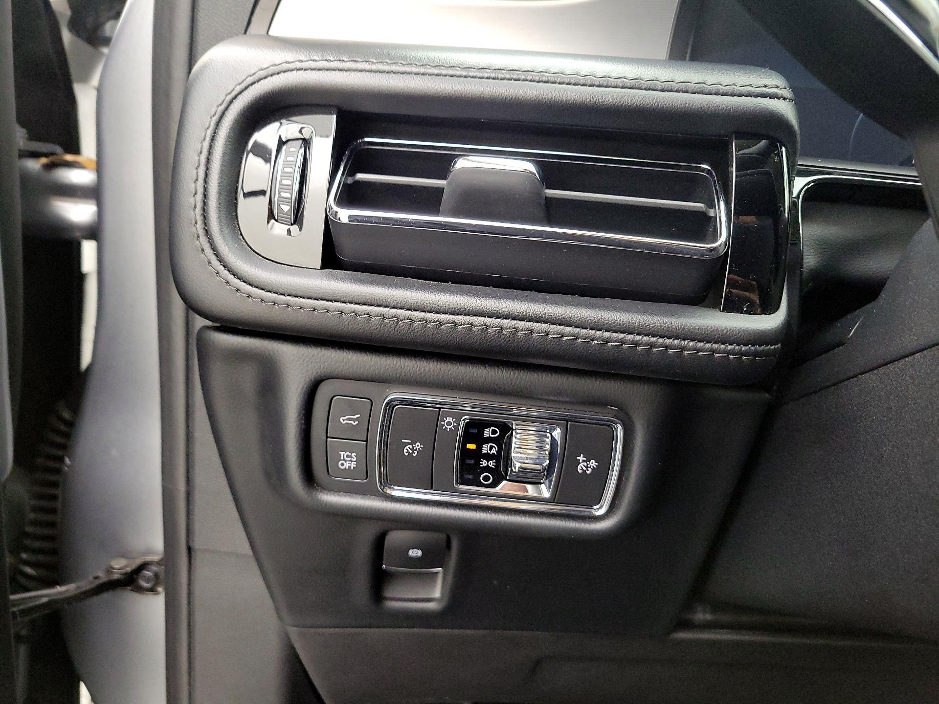 Thumbnail: 2022 Lincoln Nautilus - 13