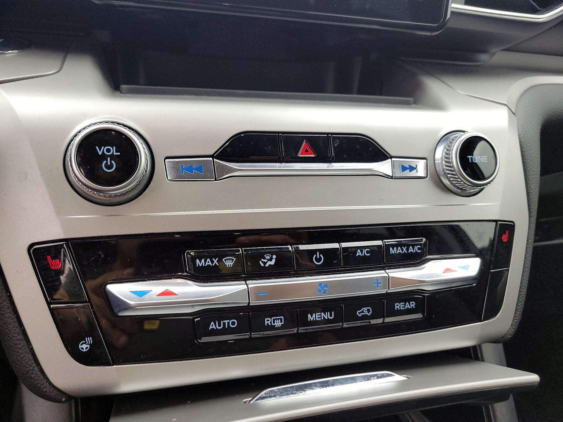 Thumbnail: 2022 Ford Explorer - 16