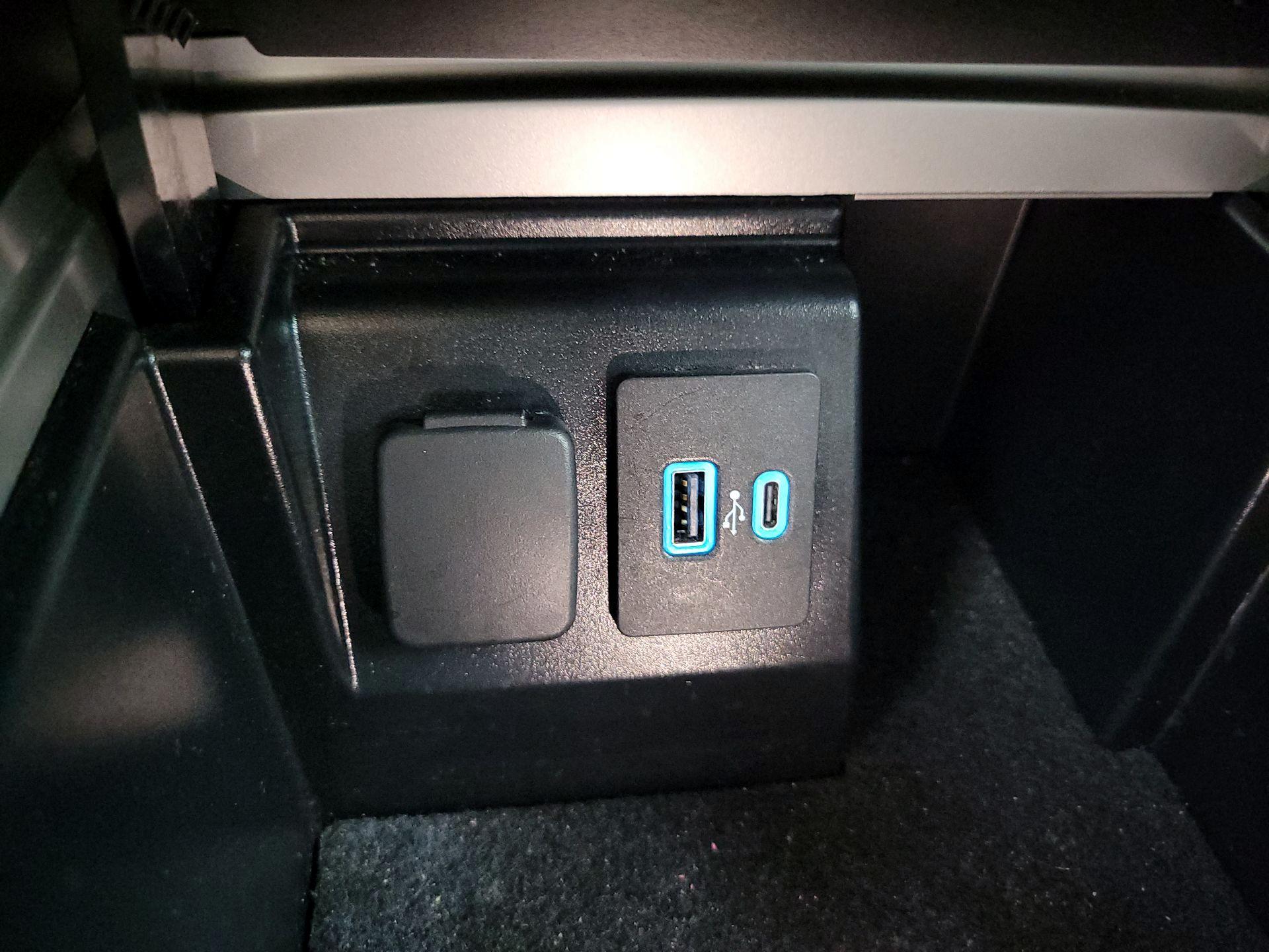 Thumbnail: 2022 Ford Explorer - 18