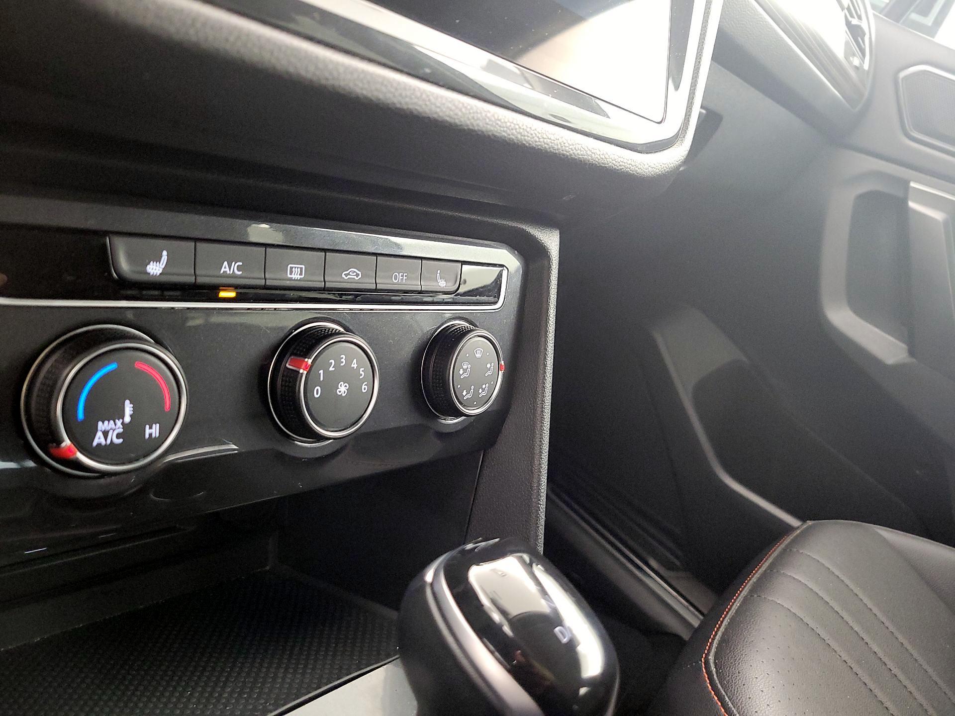 Thumbnail: 2024 Volkswagen Tiguan - 16