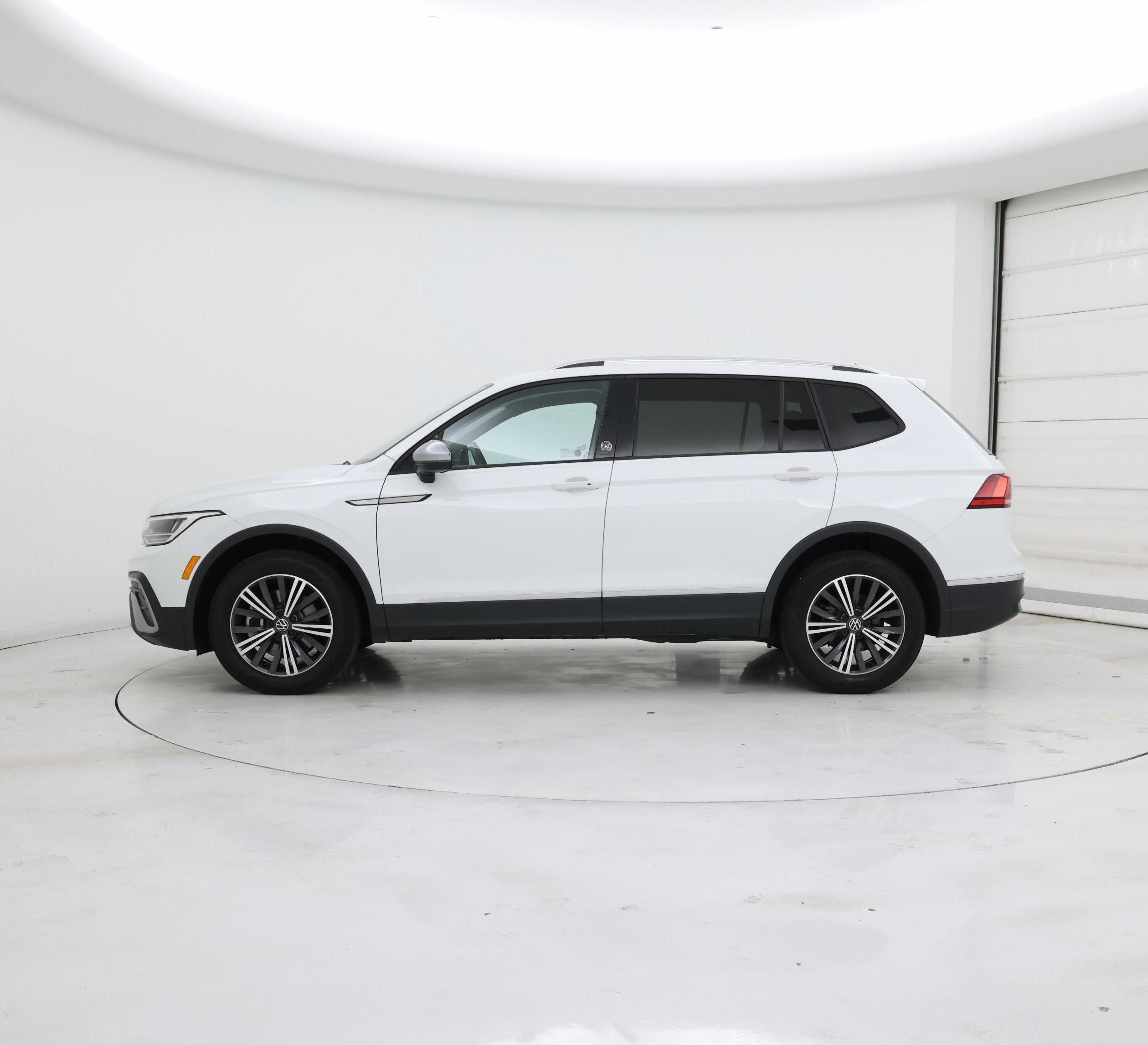 Thumbnail: 2024 Volkswagen Tiguan - 3