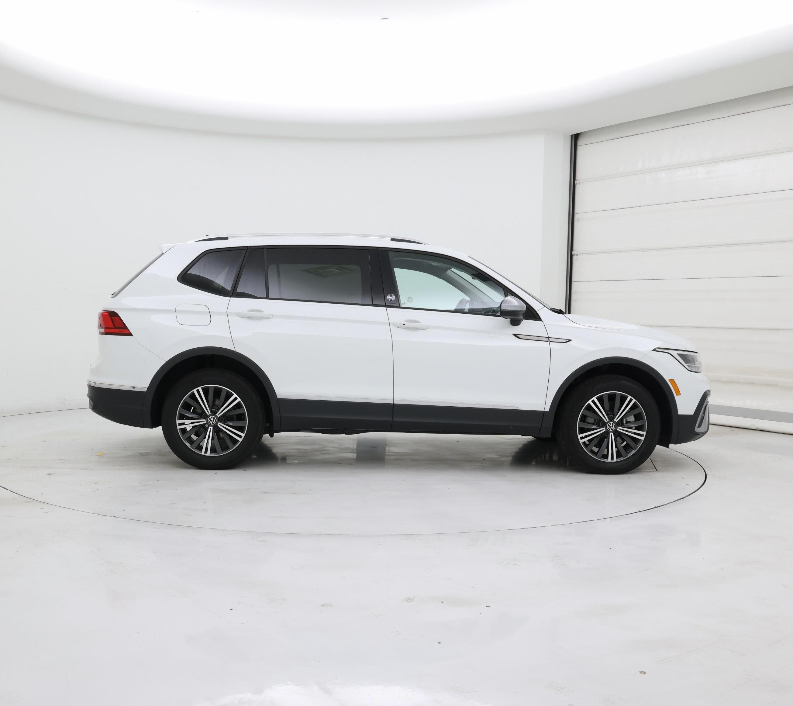 Thumbnail: 2024 Volkswagen Tiguan - 7