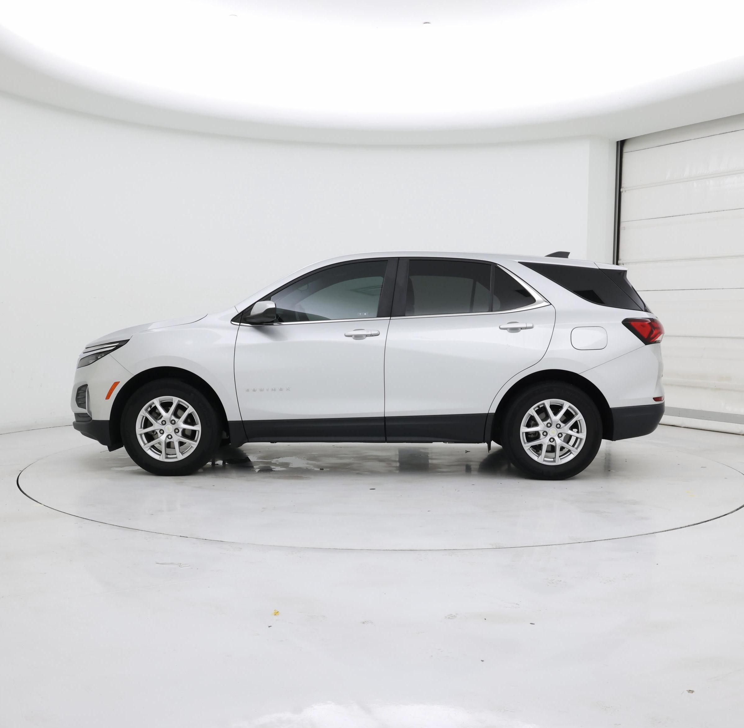 Thumbnail: 2022 Chevrolet Equinox - 3