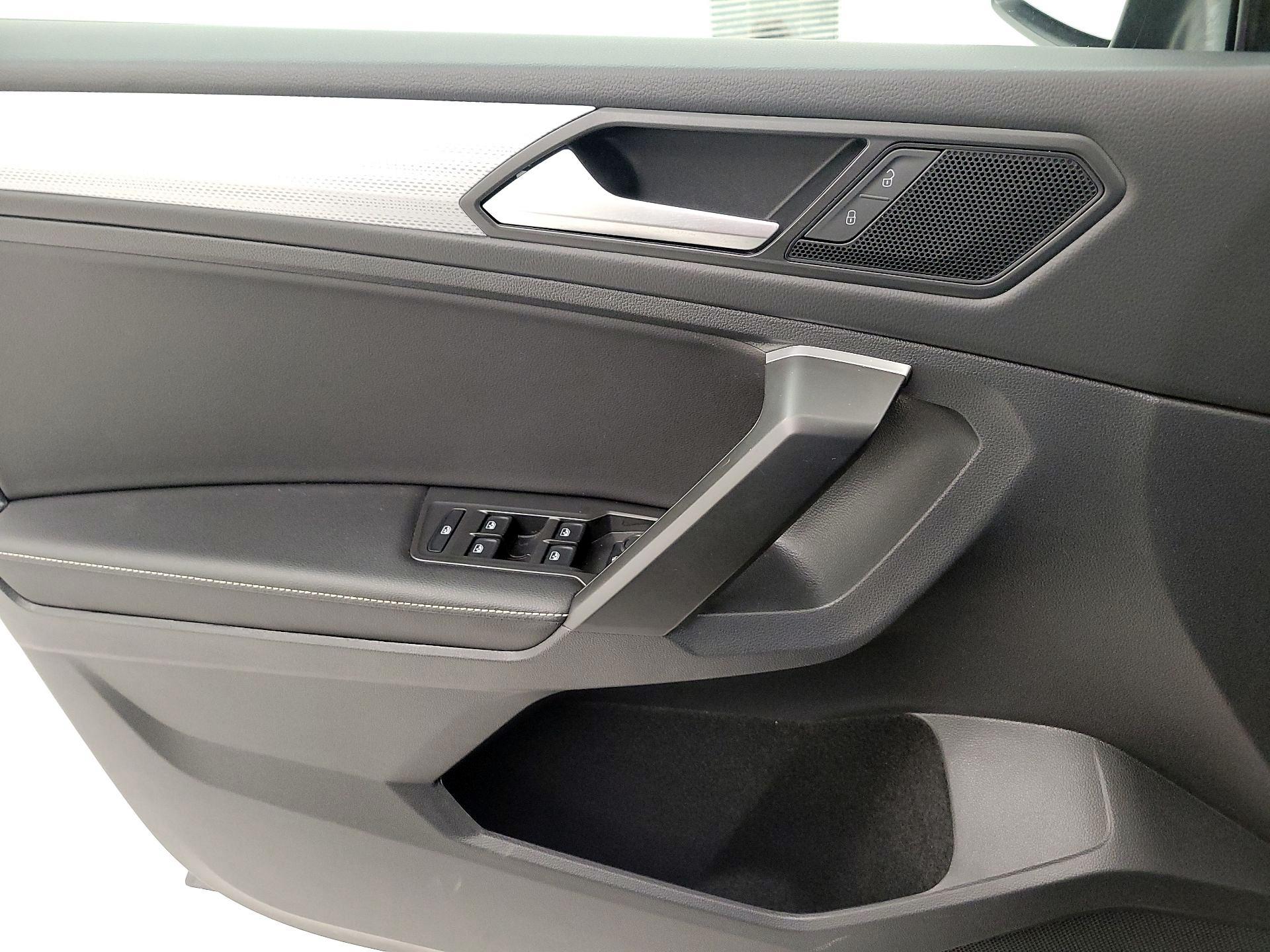 Thumbnail: 2024 Volkswagen Tiguan - 12