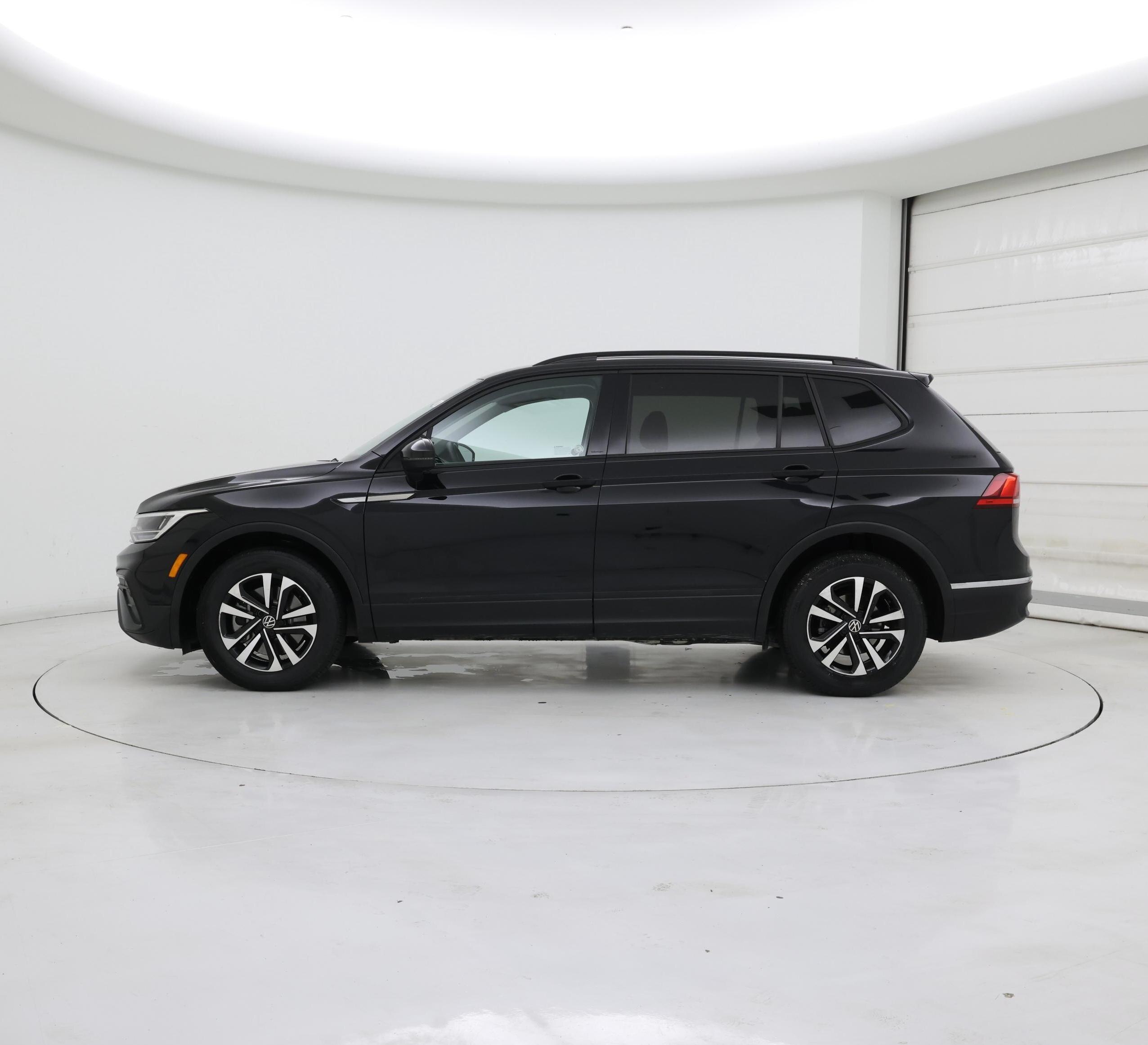 Thumbnail: 2024 Volkswagen Tiguan - 3