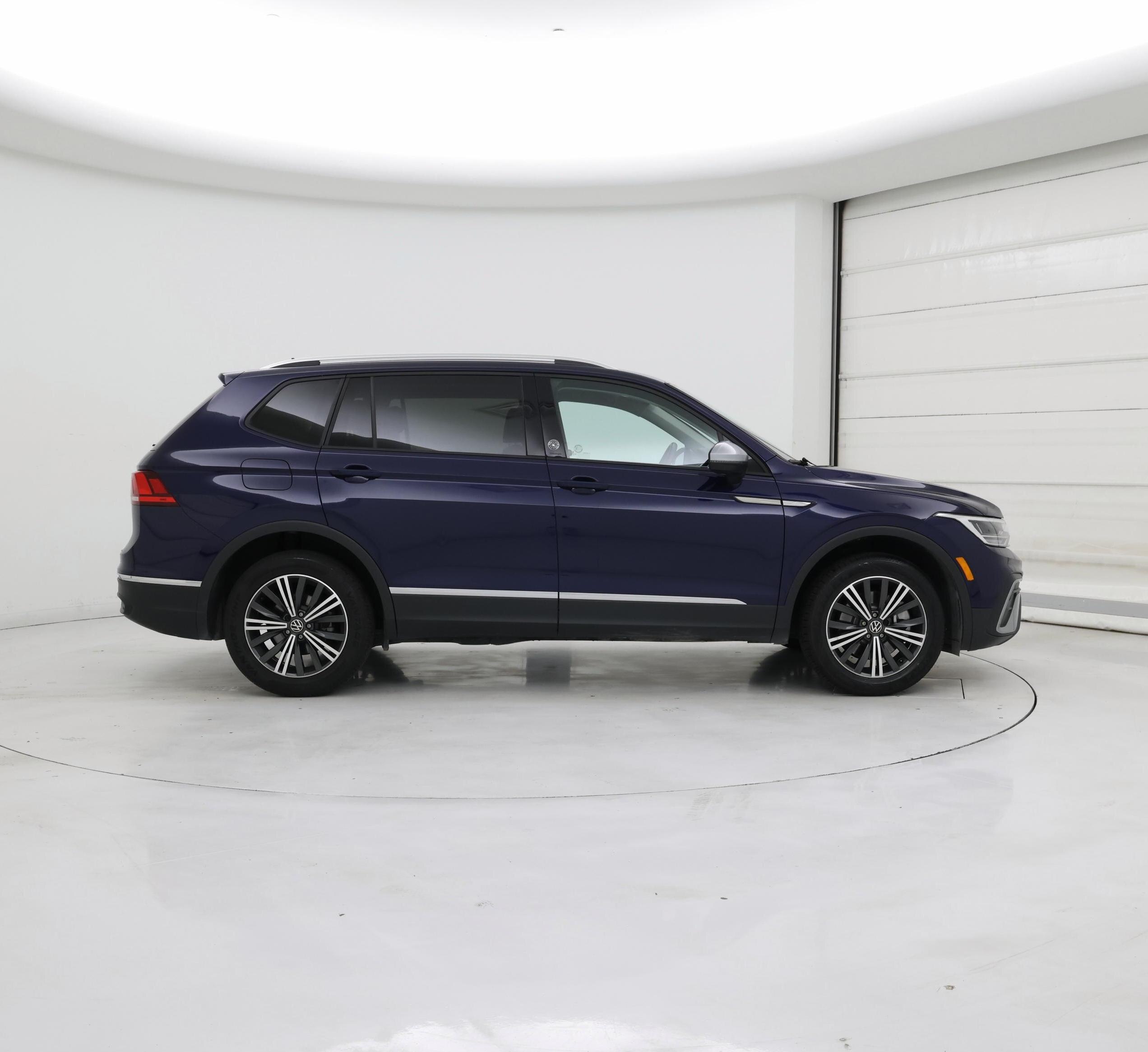 Thumbnail: 2024 Volkswagen Tiguan - 7