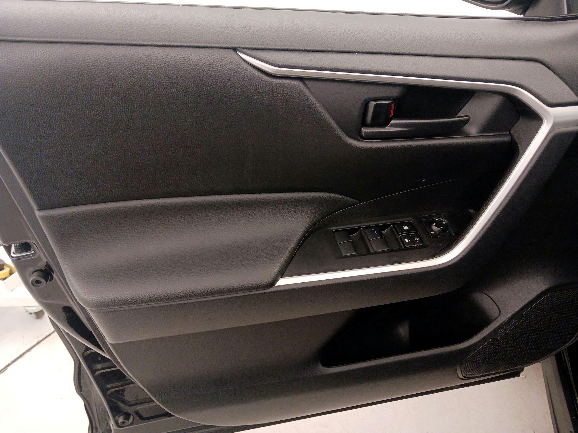 Thumbnail: 2025 Toyota RAV4 - 12