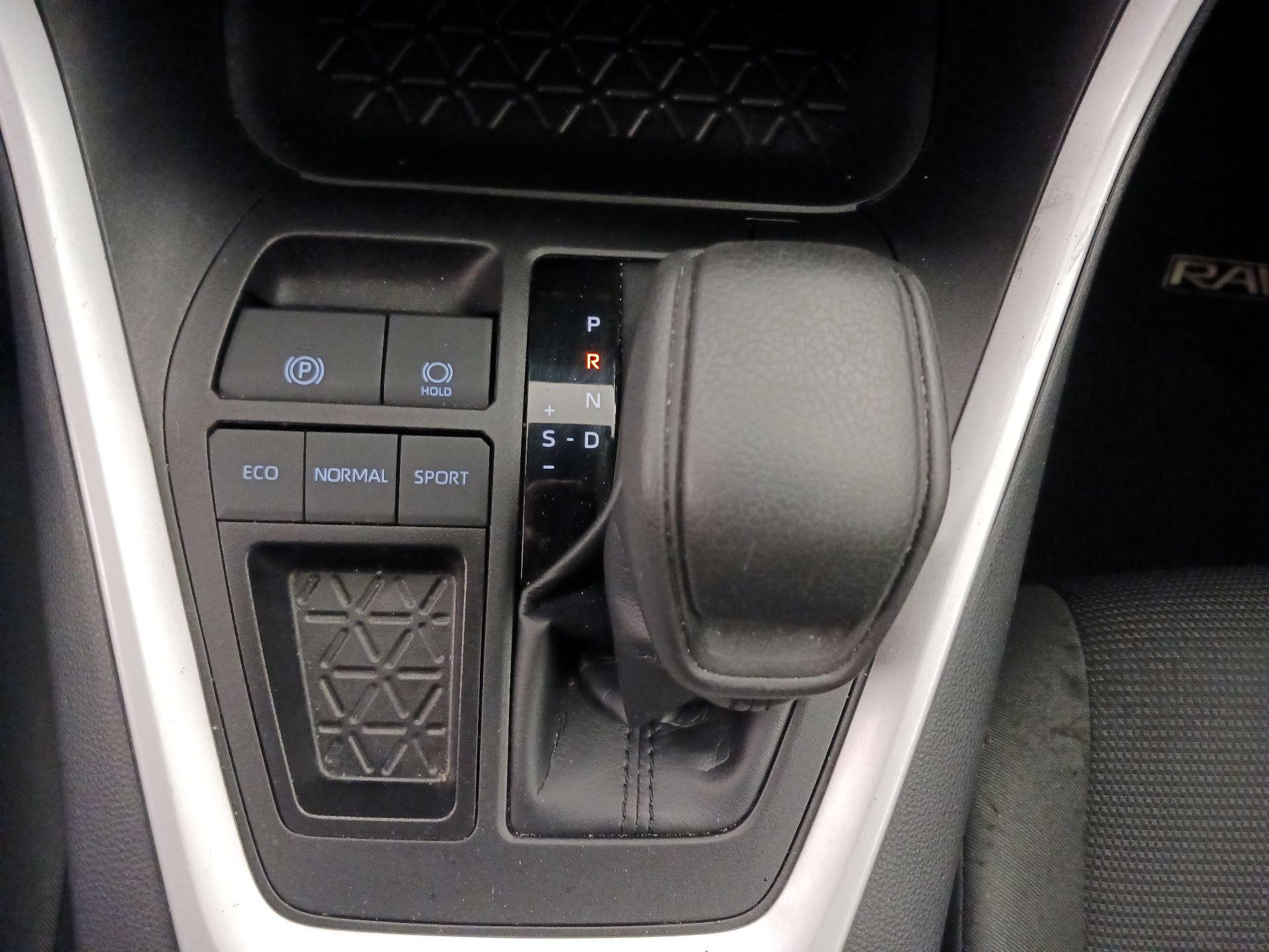 Thumbnail: 2025 Toyota RAV4 - 17